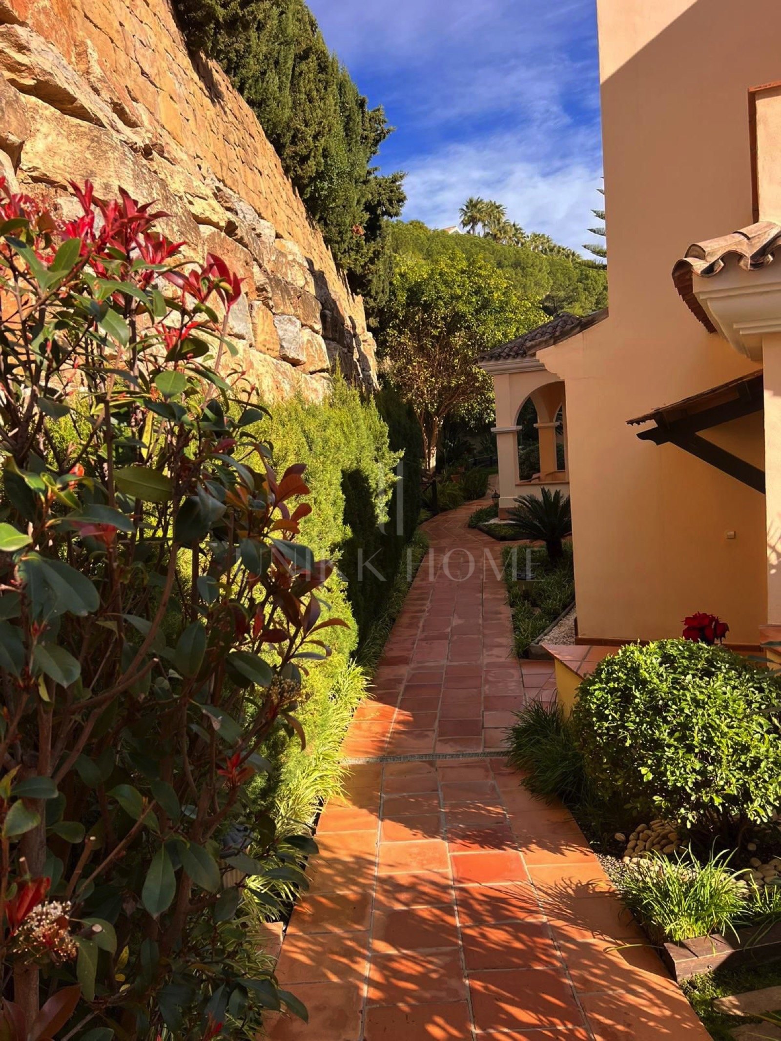 Dúplex de Lujo en 3 Plantas con Vistas al Mar y Montaña
