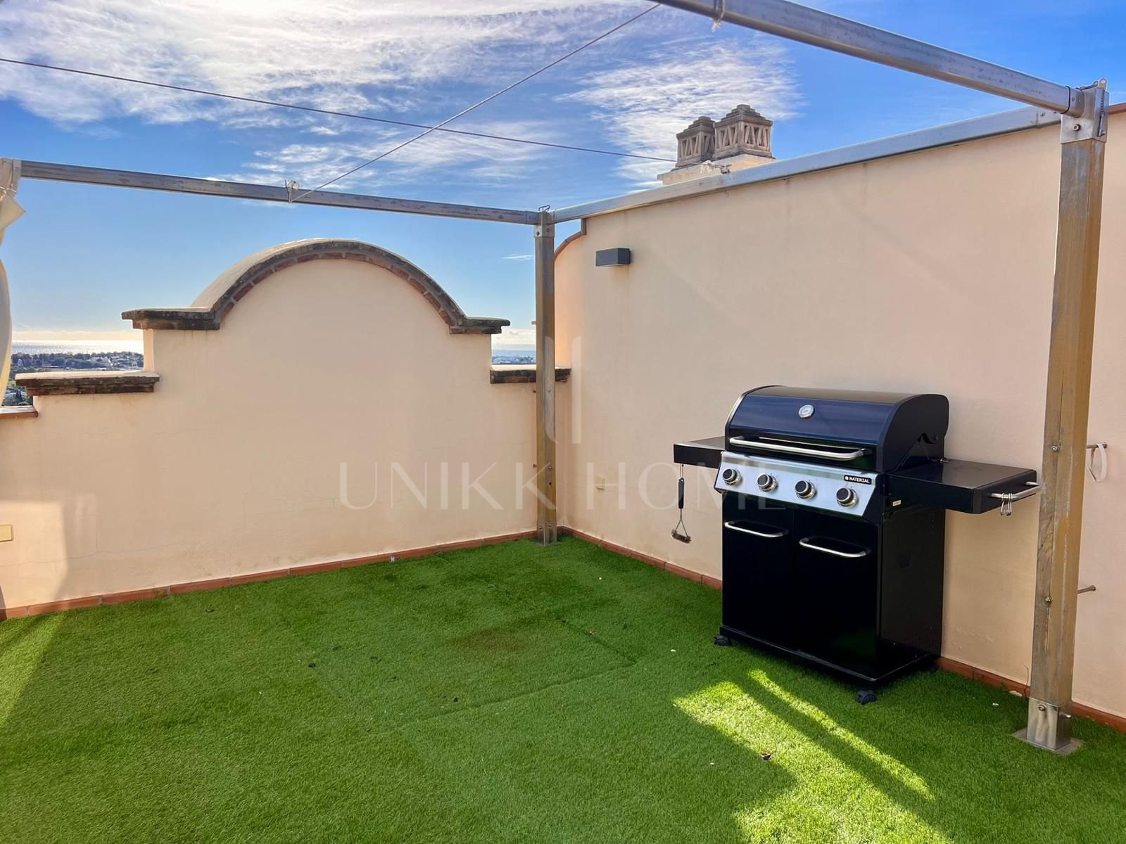 Dúplex de Lujo en 3 Plantas con Vistas al Mar y Montaña