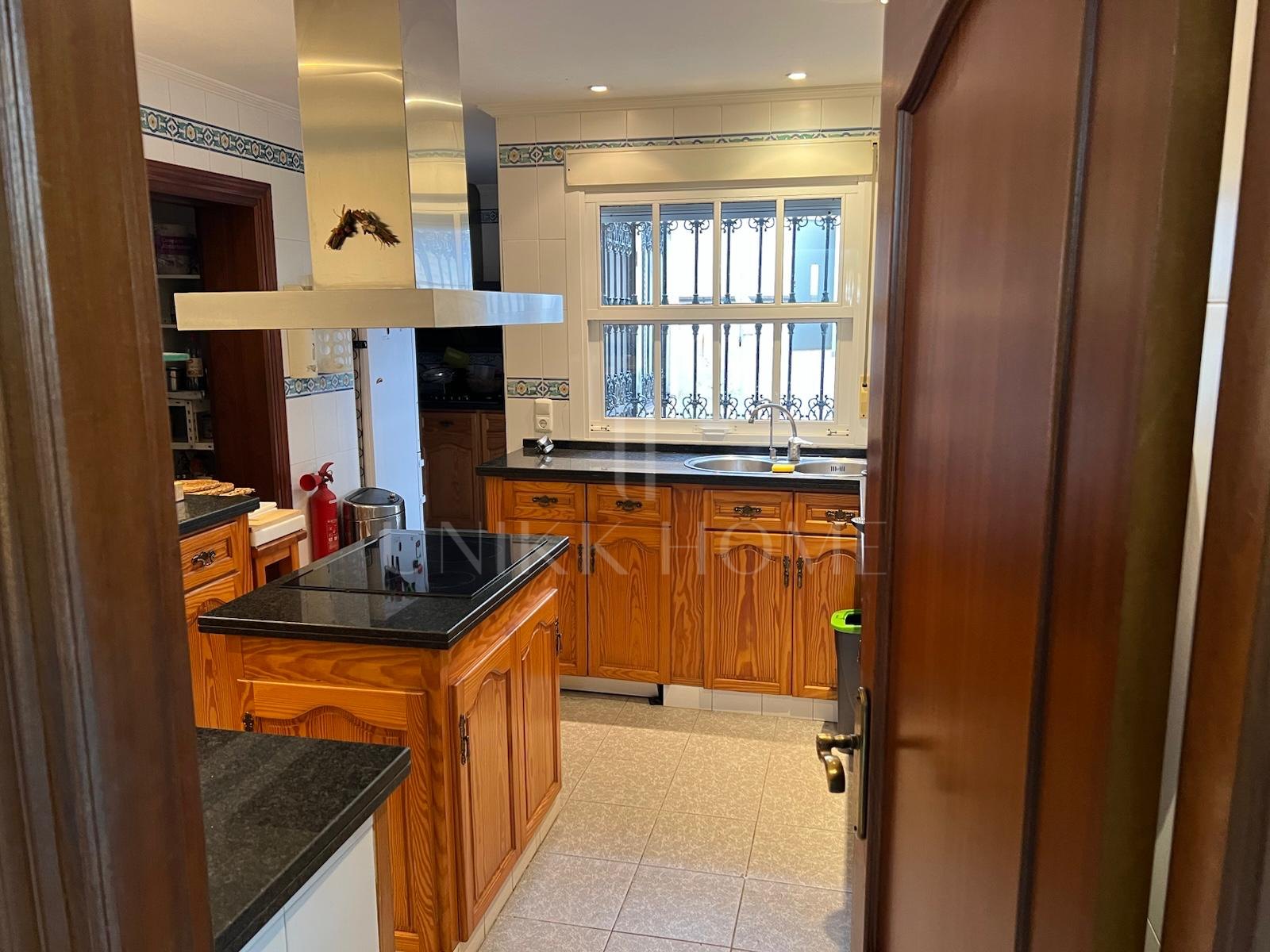 Espléndido Chalet Independiente con Piscina Privada y Vistas Panorámicas