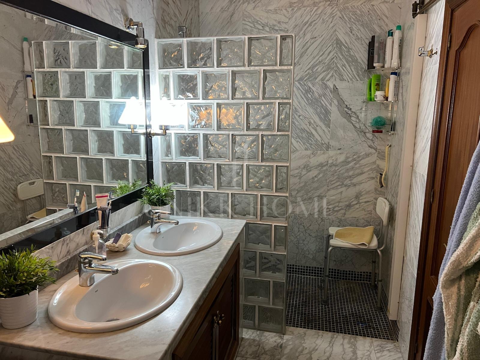 Espléndido Chalet Independiente con Piscina Privada y Vistas Panorámicas