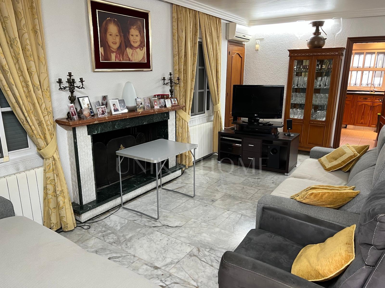 Espléndido Chalet Independiente con Piscina Privada y Vistas Panorámicas