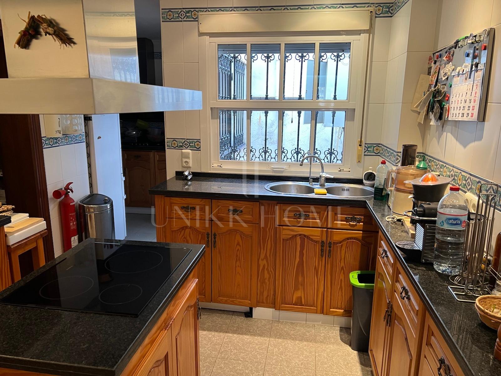 Espléndido Chalet Independiente con Piscina Privada y Vistas Panorámicas