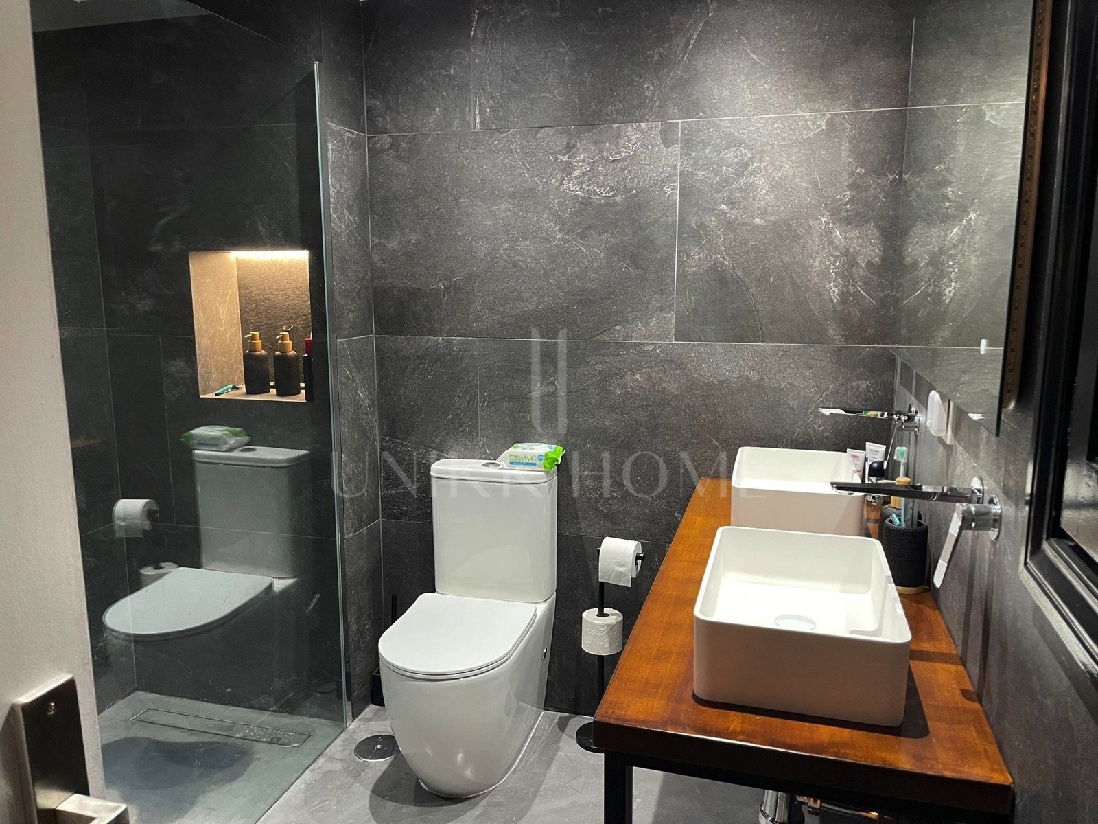 Fully Furnished Turnkey Renovated Townhouse