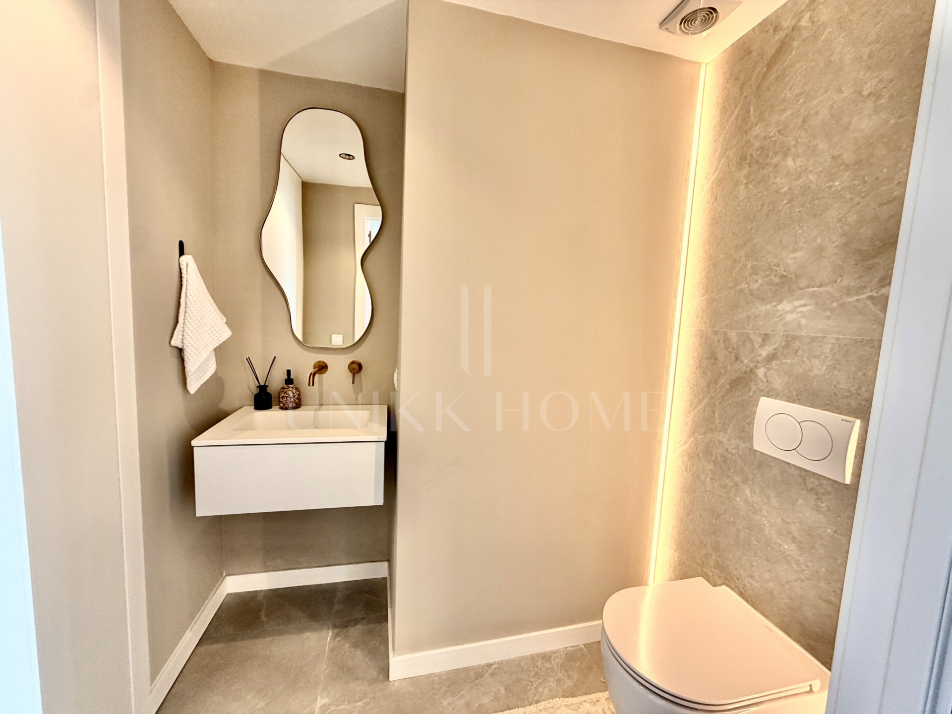 Lujoso Apartamento de 3 Dormitorios en La Quinta