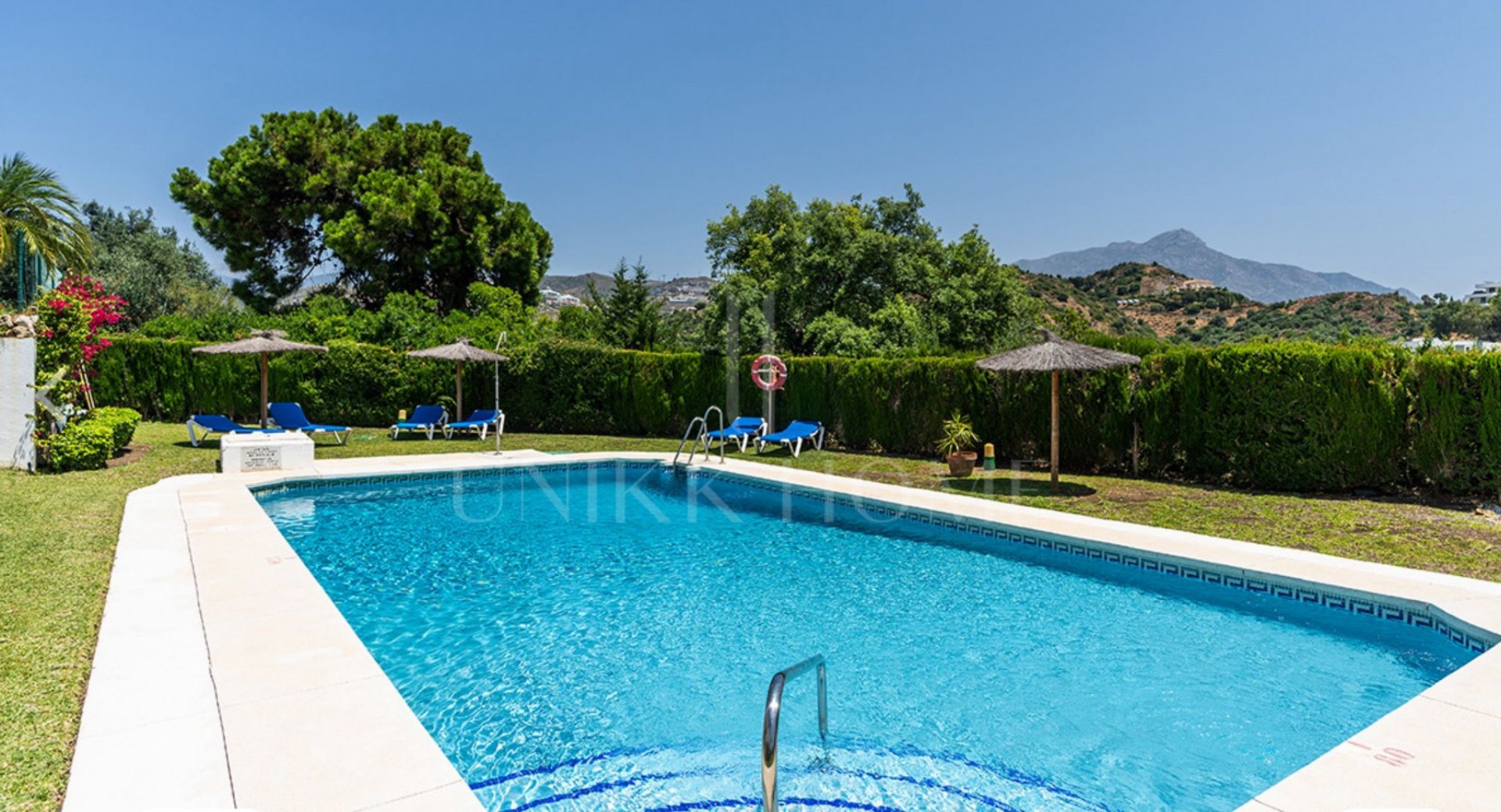 Lujoso Chalet Adosado de 3 Dormitorios en La Quinta