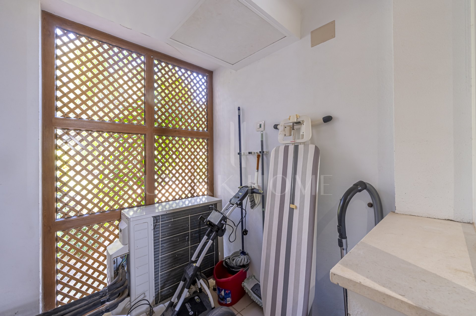 Exclusivo Apartamento con Vistas Panorámicas al Mar, la Montaña La Concha y la Nueva Milla de Oro