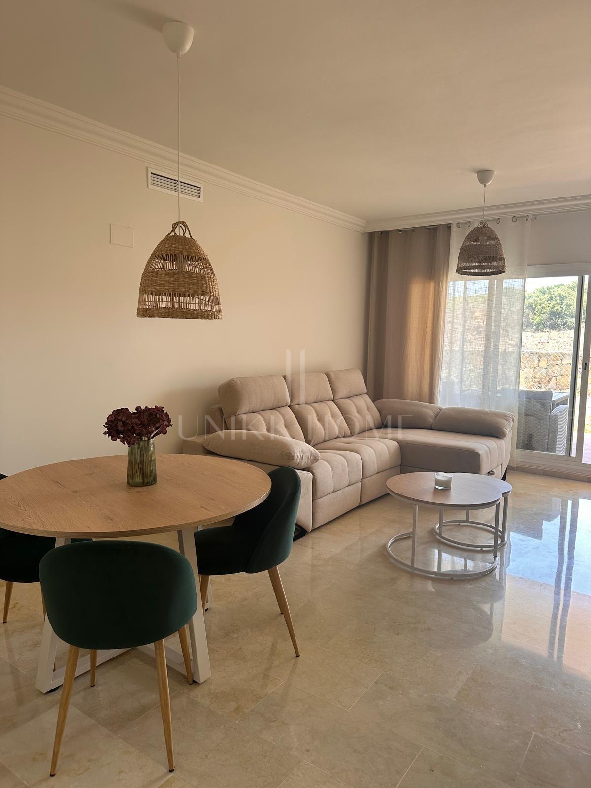 Almost-New Ground-Floor Apartment in Royal Duquesa Hills