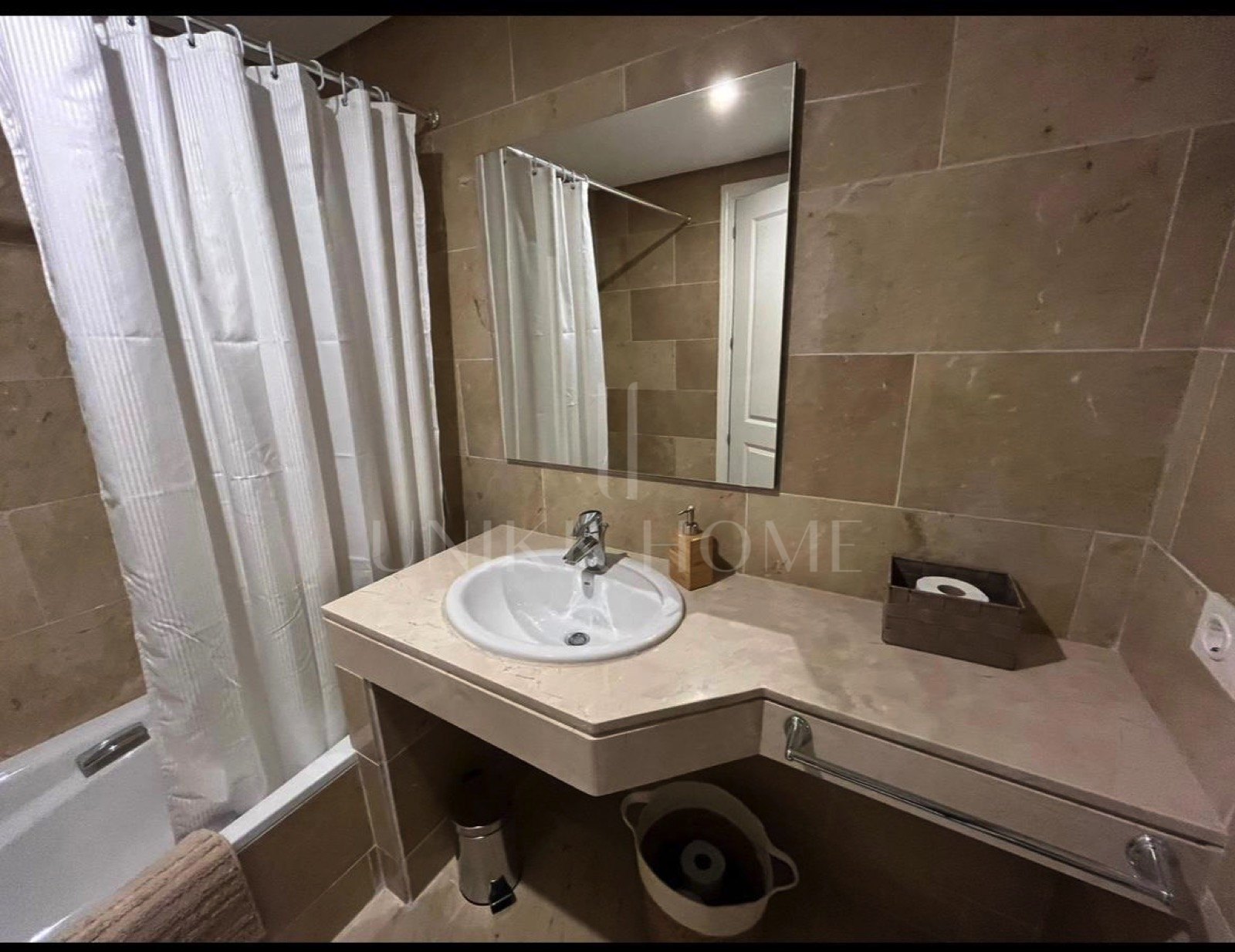 Semi-Furnished Apartment in the Exclusive Urb. Coto Real