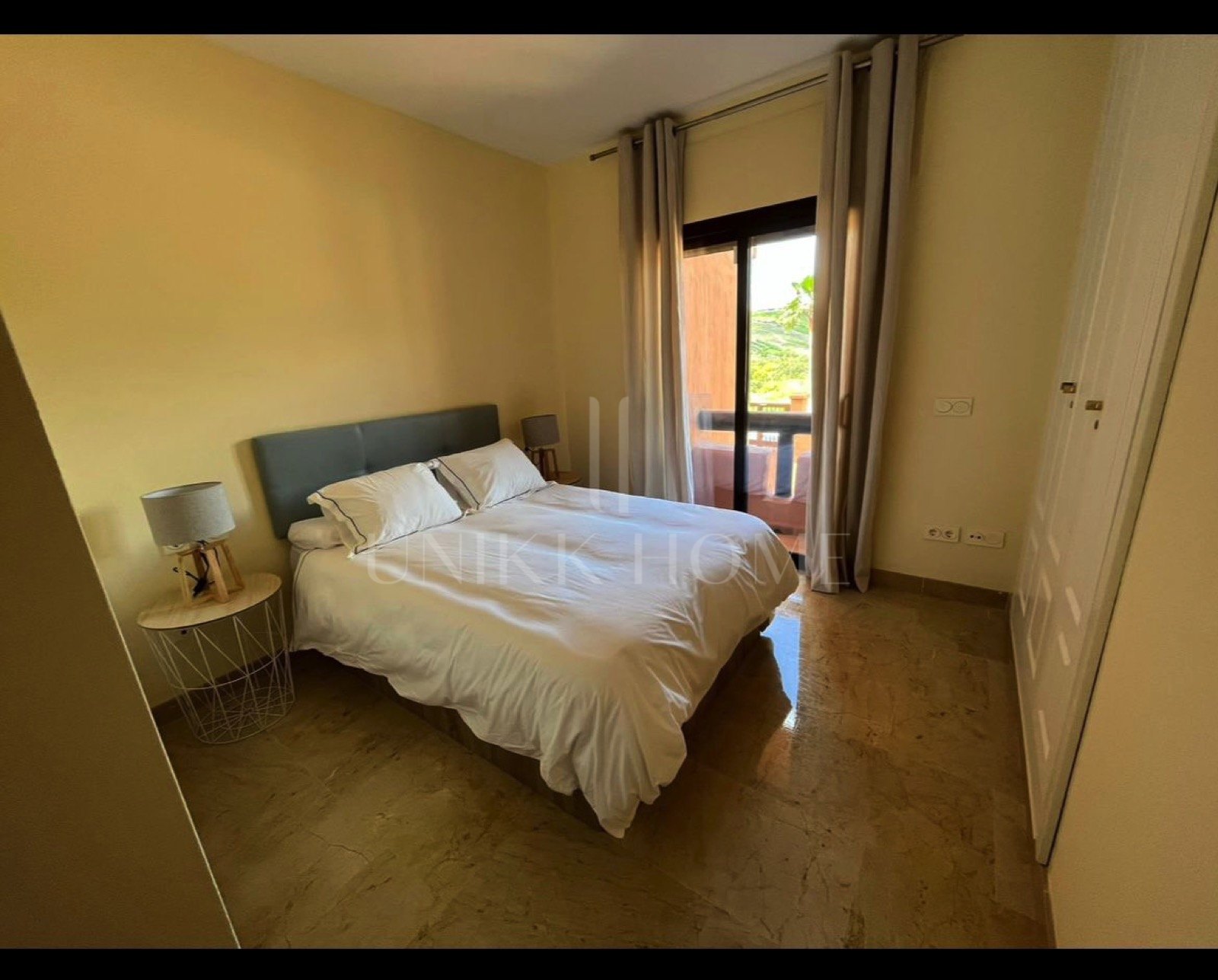 Semi-Furnished Apartment in the Exclusive Urb. Coto Real