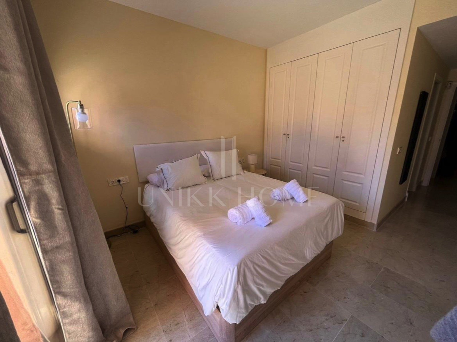 Semi-Furnished Apartment in the Exclusive Urb. Coto Real