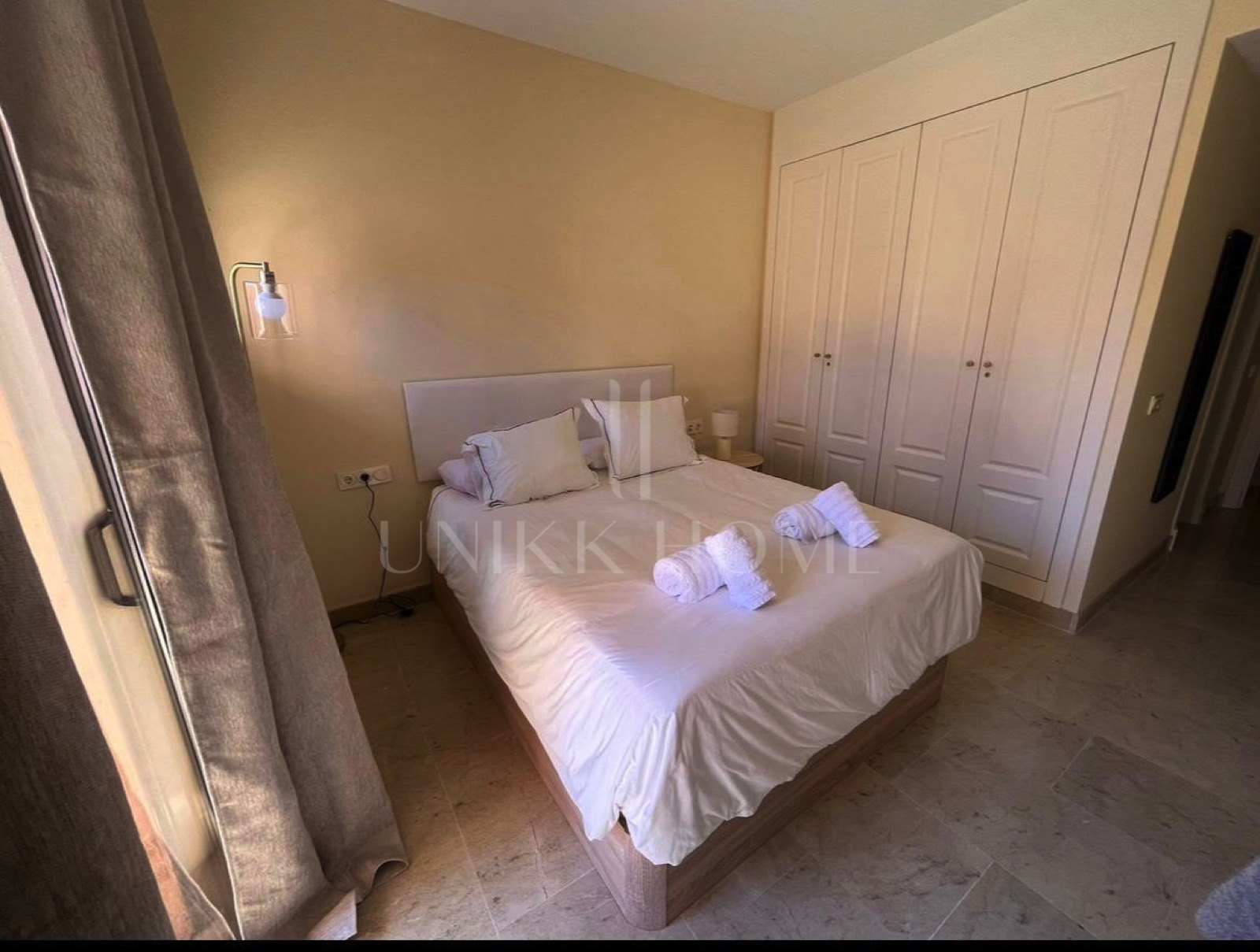 Semi-Furnished Apartment in the Exclusive Urb. Coto Real