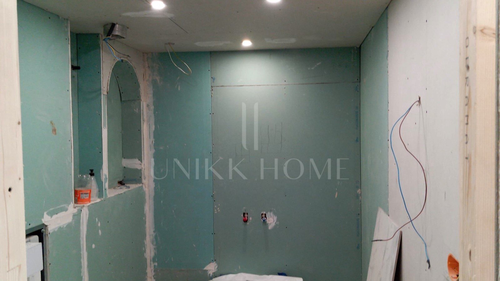 Prime Apartment in the Heart of Puerto Banús NEEDS REFORMS