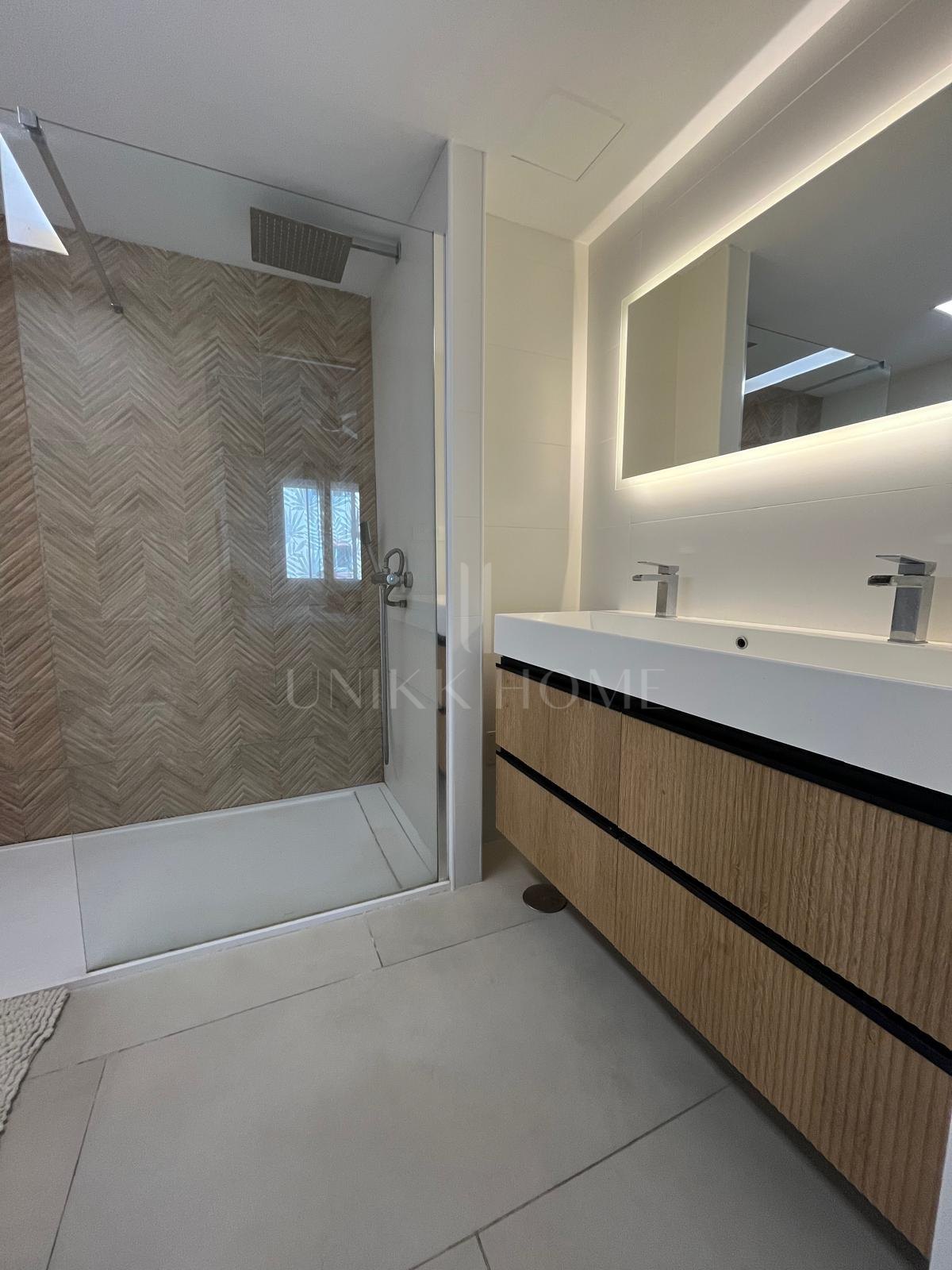 Exclusive Fully Refurbished Beachfront Apartment