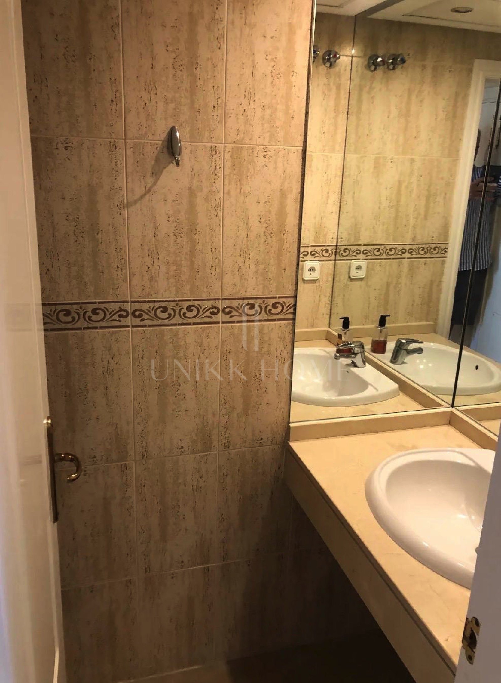 Magnífico Apartamento en Primera Línea de Playa con Vistas al Mar