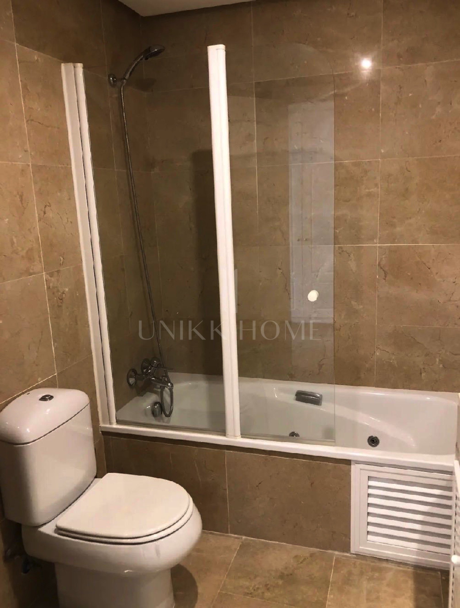 Magnífico Apartamento en Primera Línea de Playa con Vistas al Mar