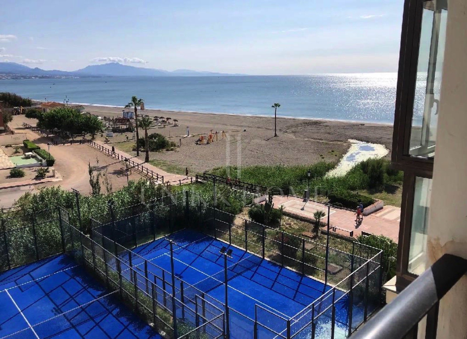Magnífico Apartamento en Primera Línea de Playa con Vistas al Mar