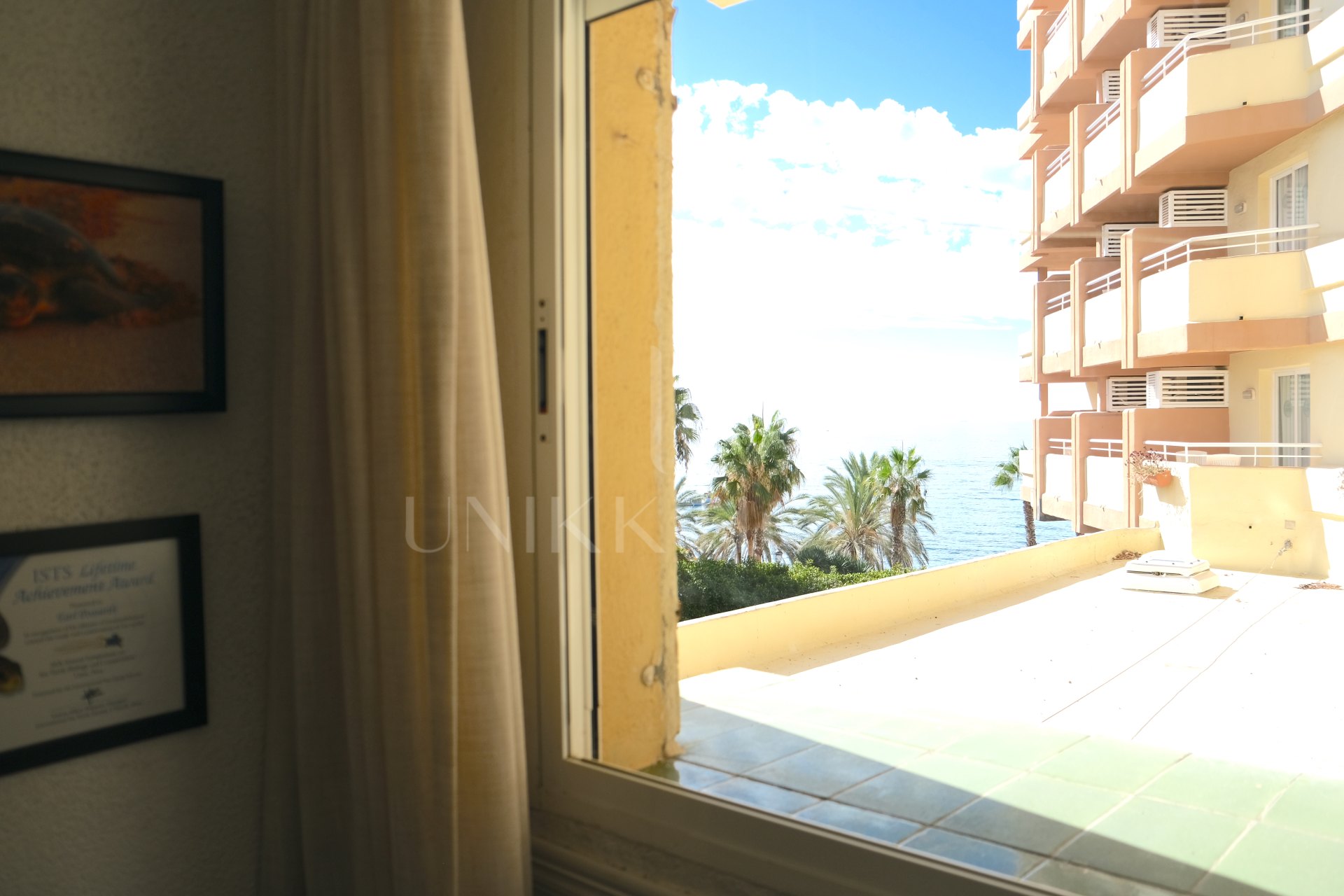 Amplio Apartamento de Tres Dormitorios a Escasos Metros del Paseo Marítimo