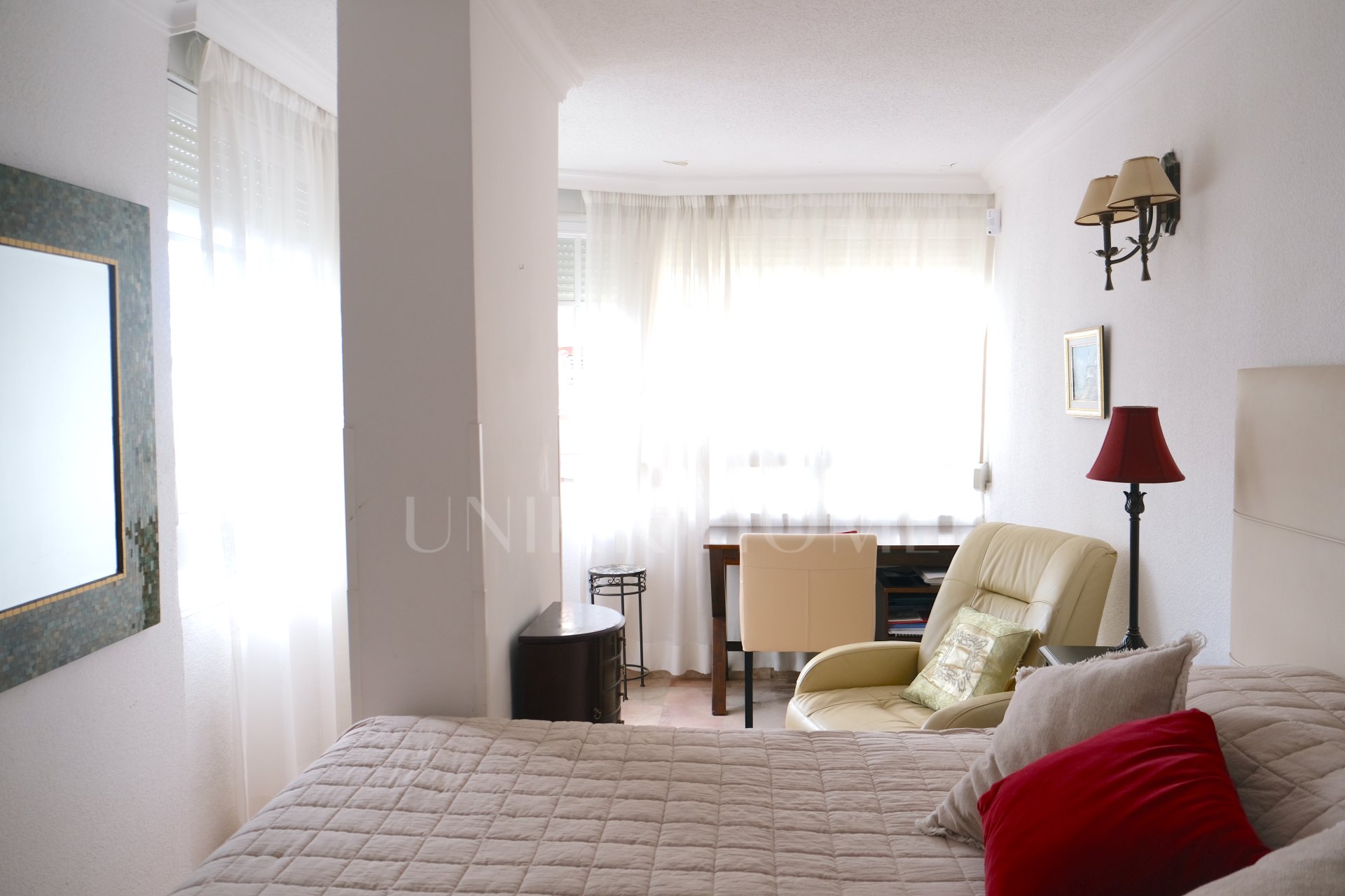Amplio Apartamento de Tres Dormitorios a Escasos Metros del Paseo Marítimo