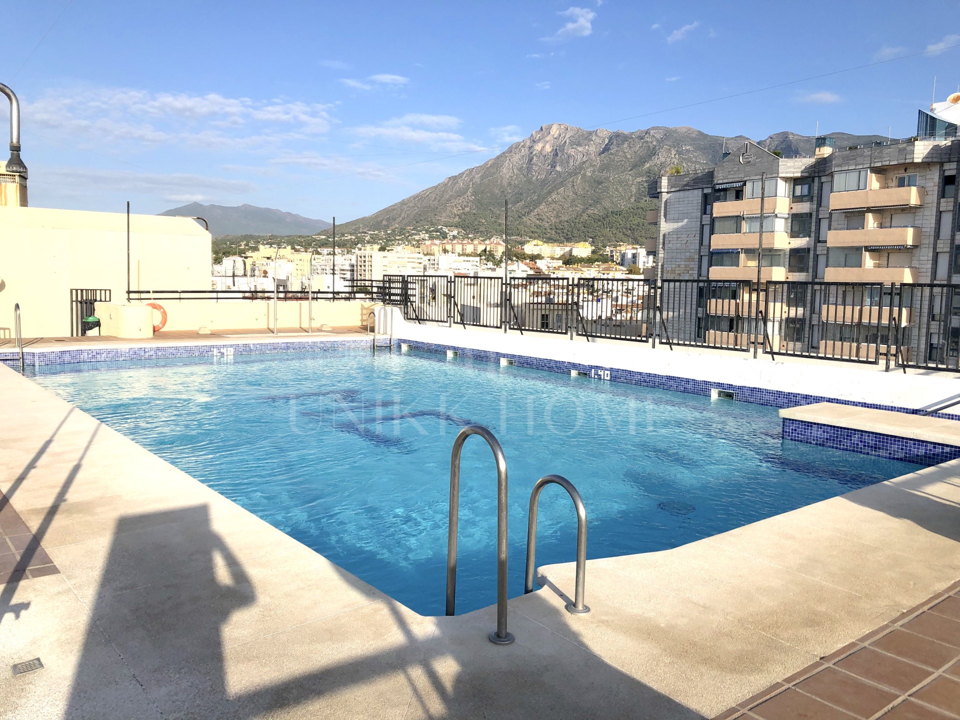 Amplio Apartamento de Tres Dormitorios a Escasos Metros del Paseo Marítimo