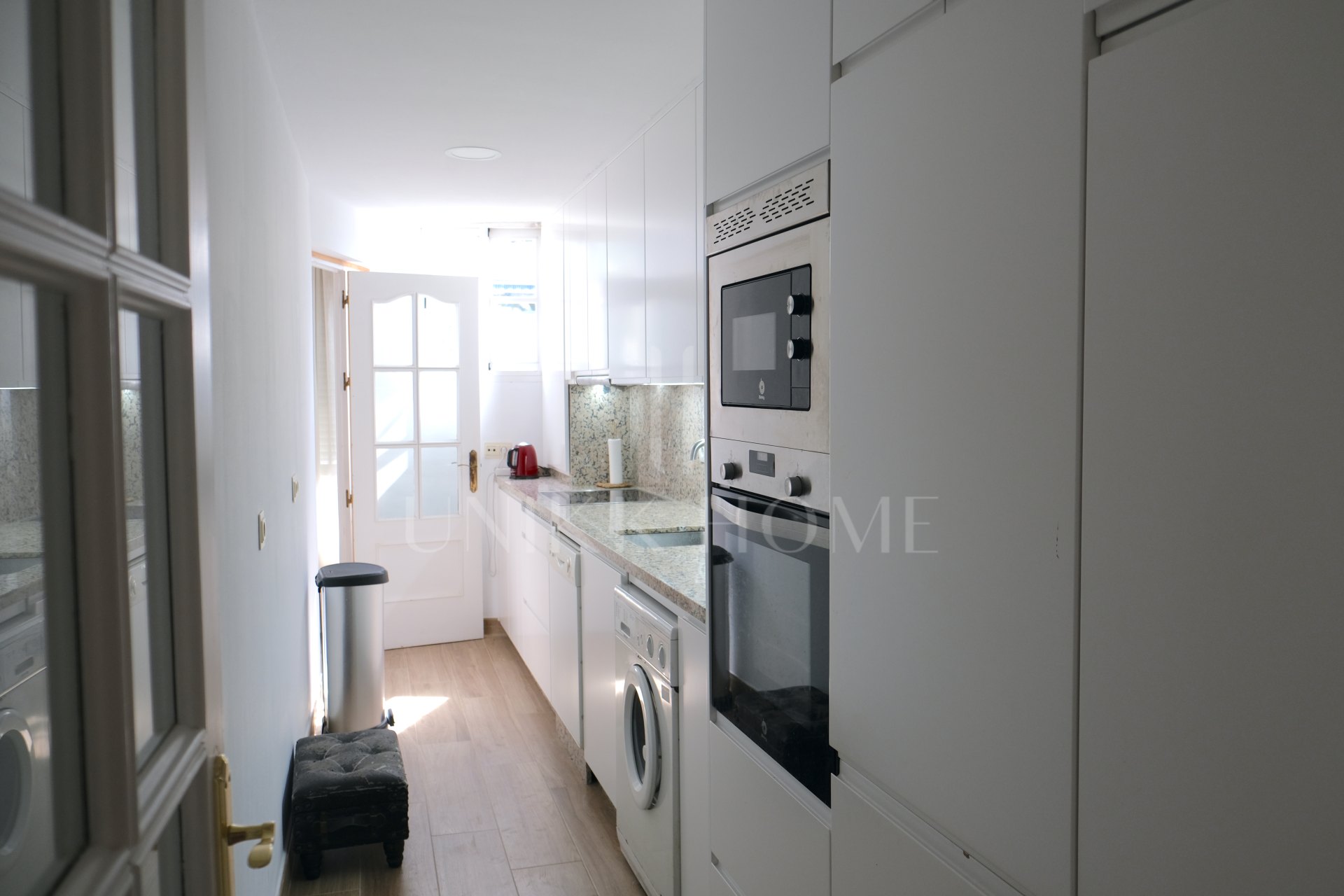 Amplio Apartamento de Tres Dormitorios a Escasos Metros del Paseo Marítimo
