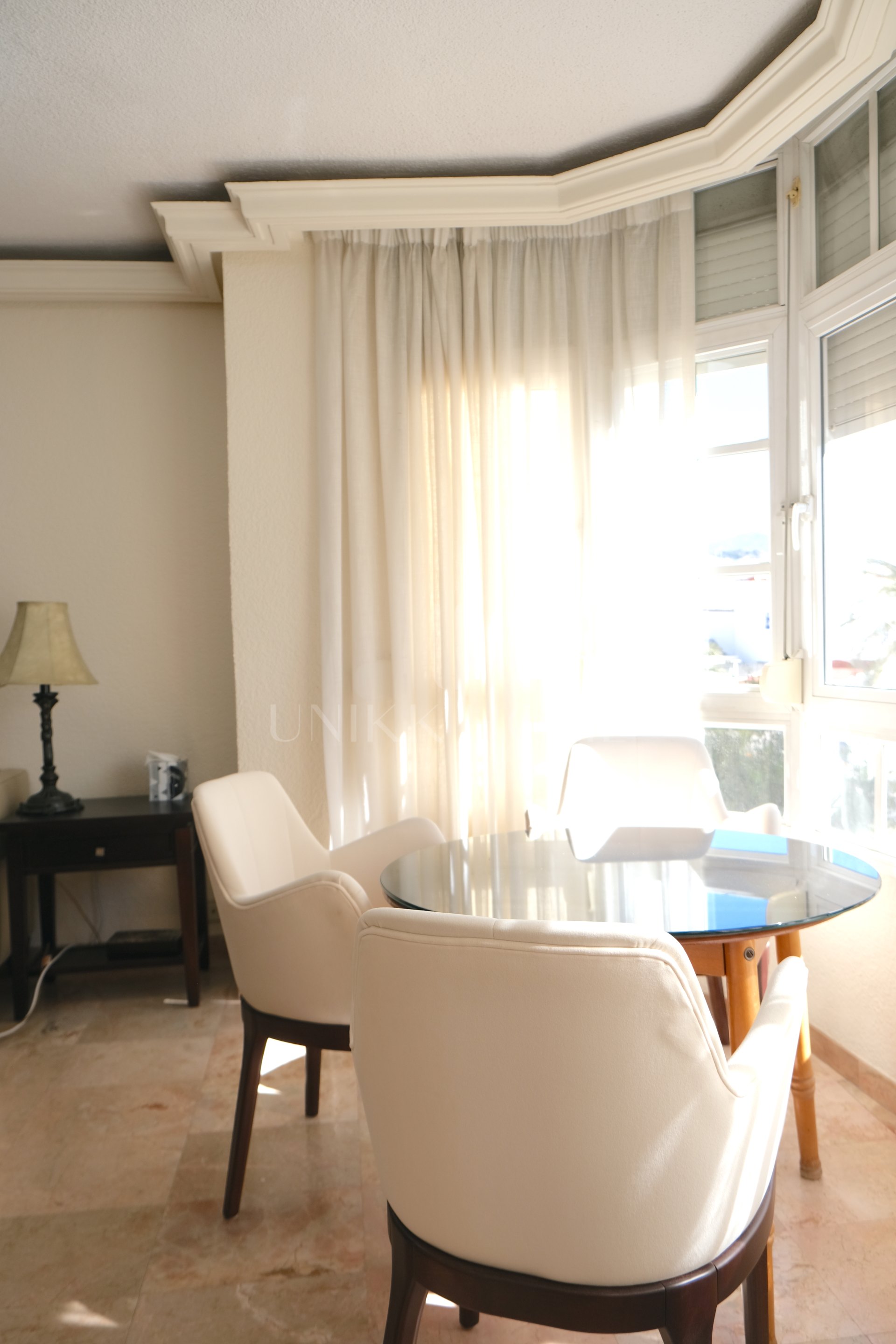 Amplio Apartamento de Tres Dormitorios a Escasos Metros del Paseo Marítimo