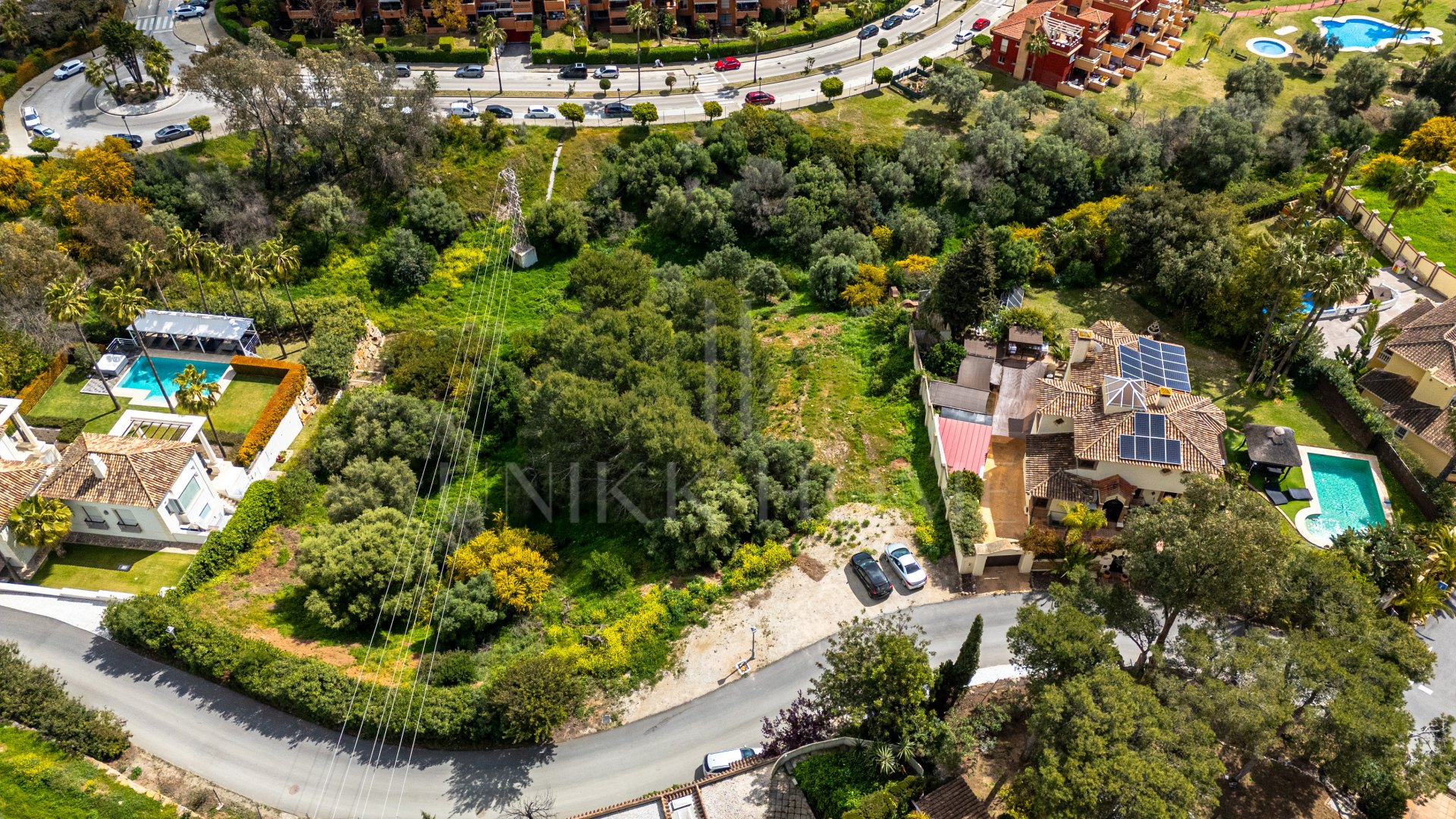 Exclusive plot with project and approved work license with sea views.