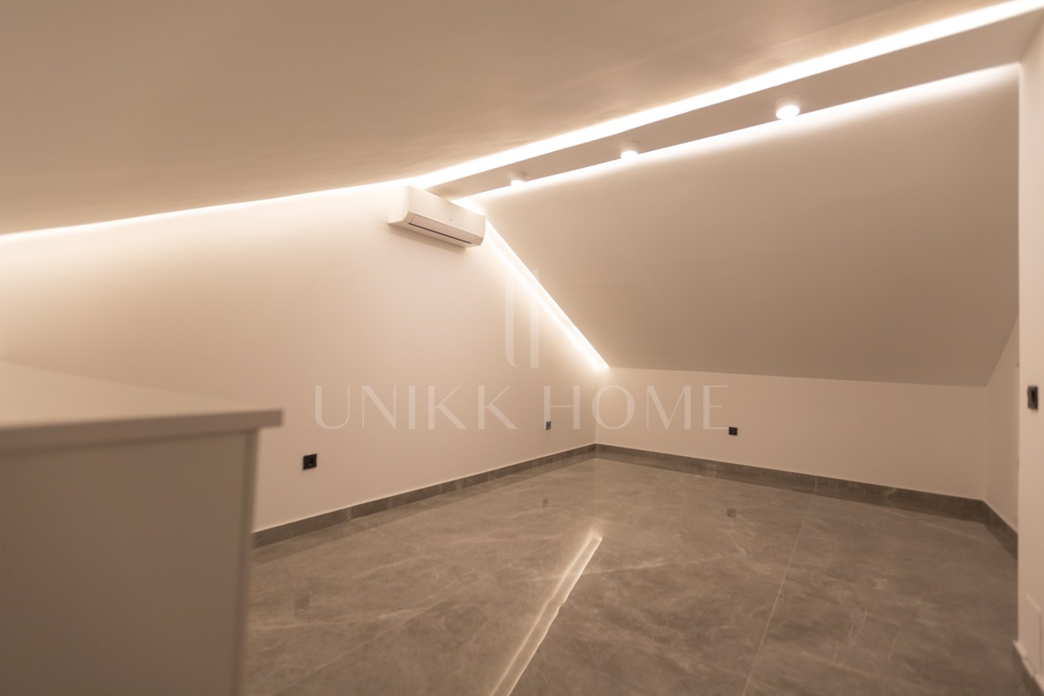 Renovated Corner Townhouse in Los Naranjos | Views of La Concha and 5 min from Puerto Banús