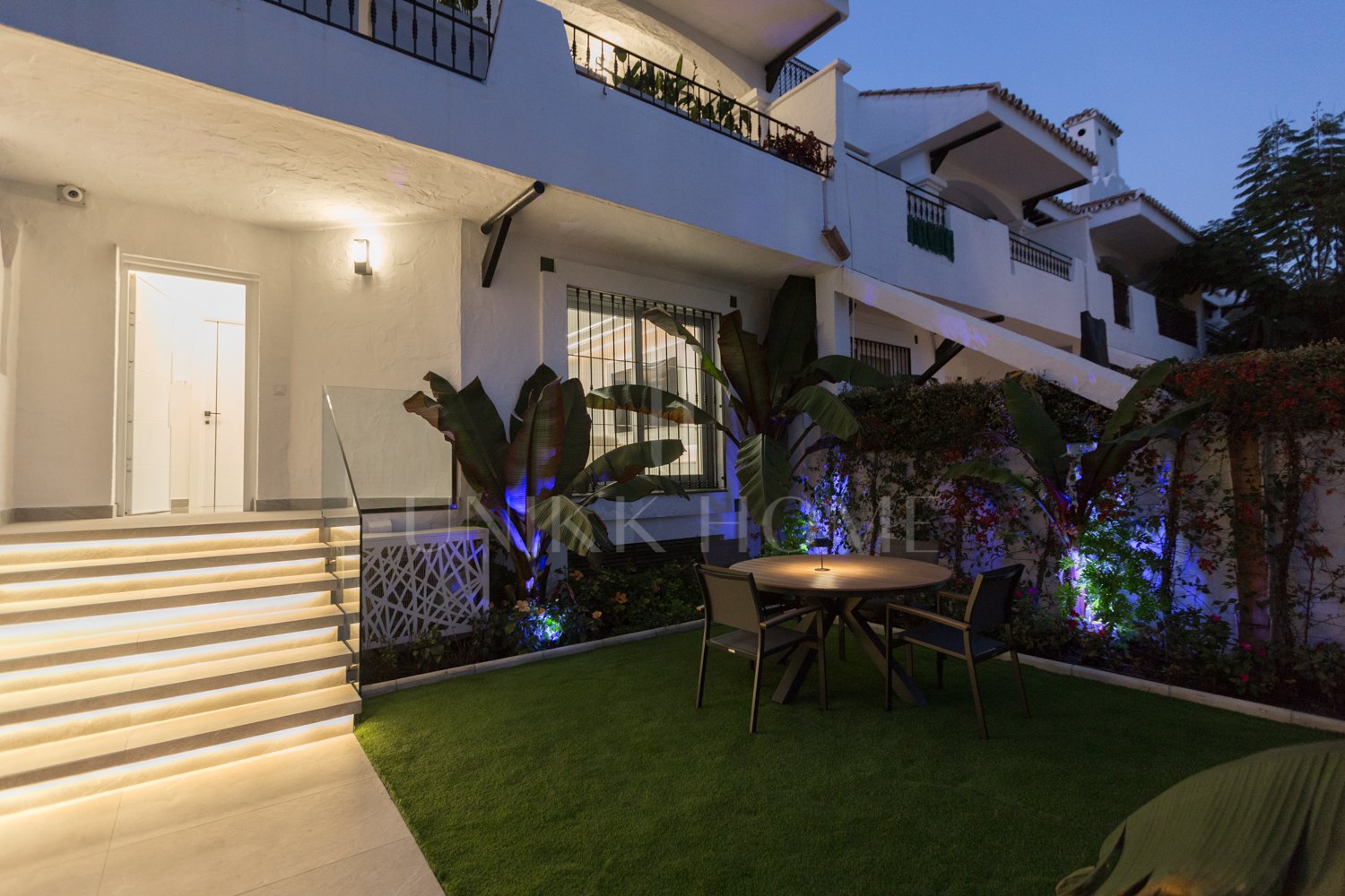 Renovated Corner Townhouse in Los Naranjos | Views of La Concha and 5 min from Puerto Banús