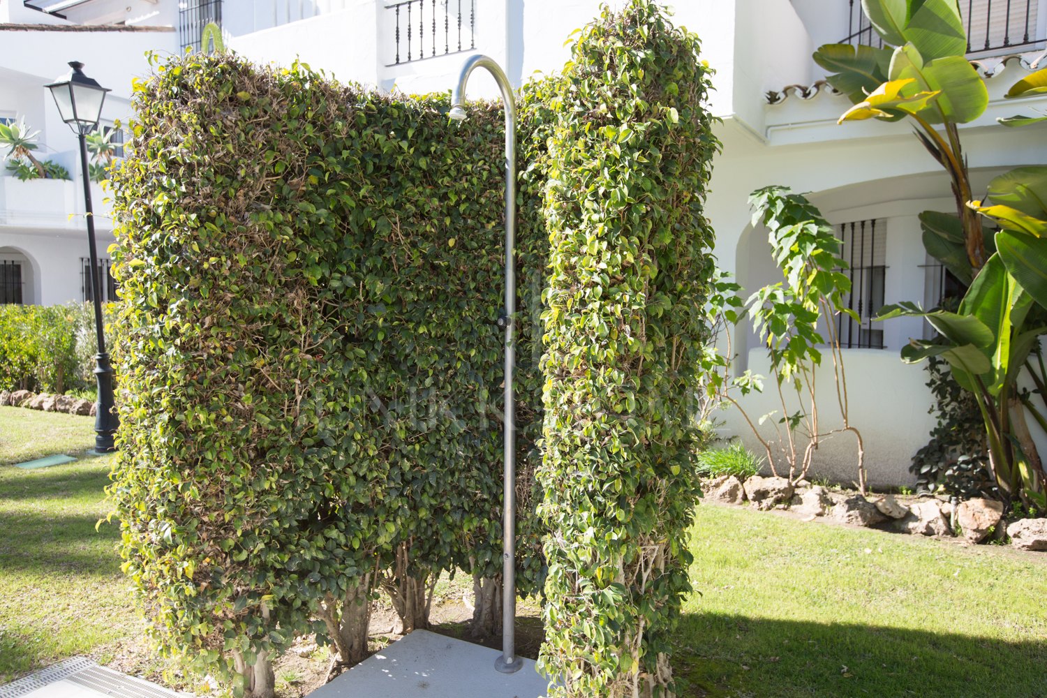 Renovated Corner Townhouse in Los Naranjos | Views of La Concha and 5 min from Puerto Banús