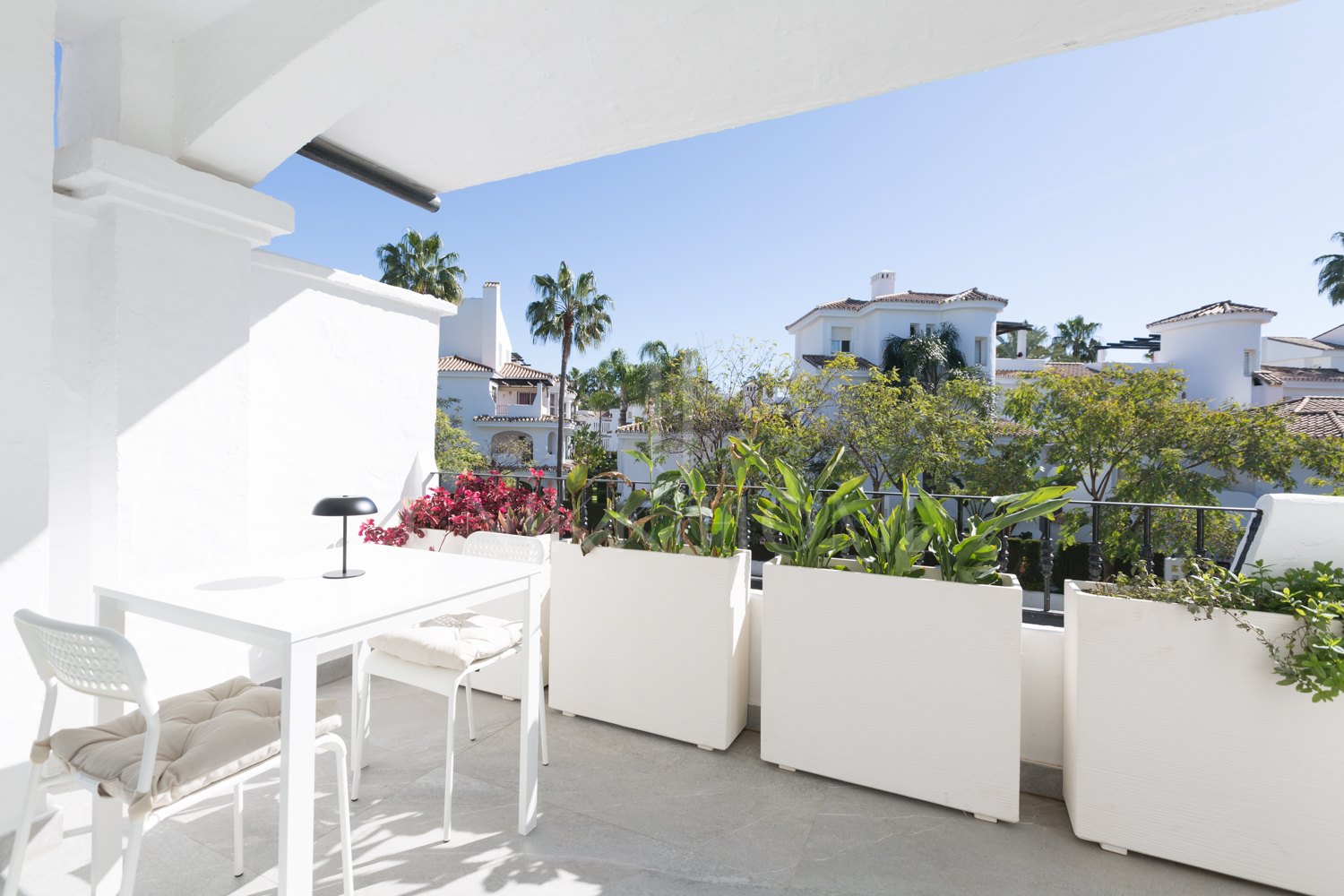 Renovated Corner Townhouse in Los Naranjos | Views of La Concha and 5 min from Puerto Banús