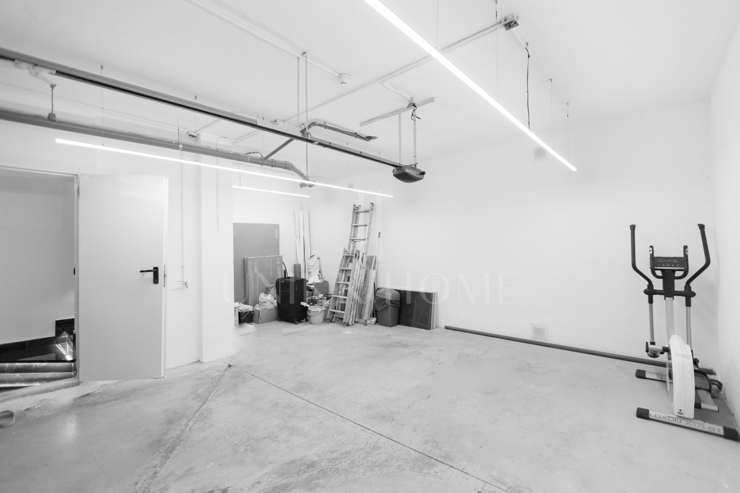 Renovated Corner Townhouse in Los Naranjos | Views of La Concha and 5 min from Puerto Banús