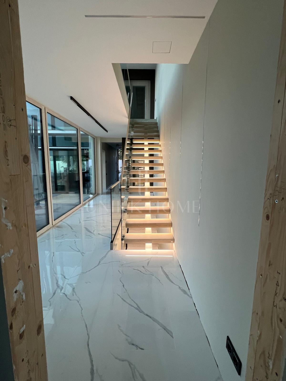 Luxury Villa Just 5 Minutes’ Walk from Benalmádena Beach and Puerto Marina