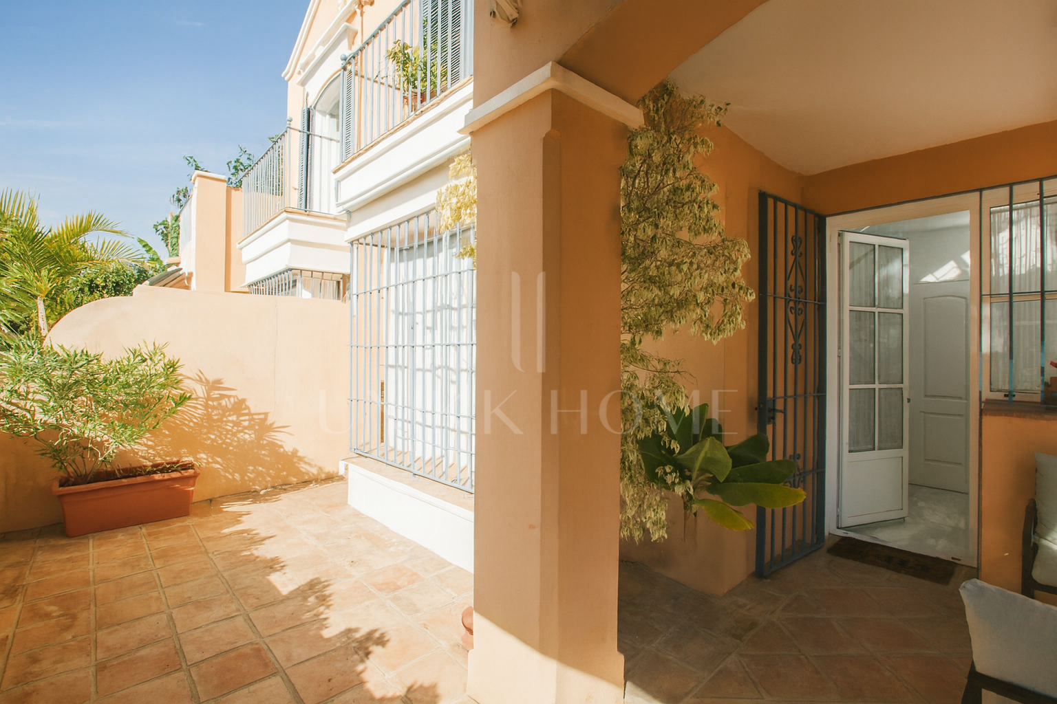 EL CAPRICHO – CASA ADOSADA EN ESQUINA CON PISCINA PRIVADA -Zona Guadalpin – Marbella – Milla de Oro