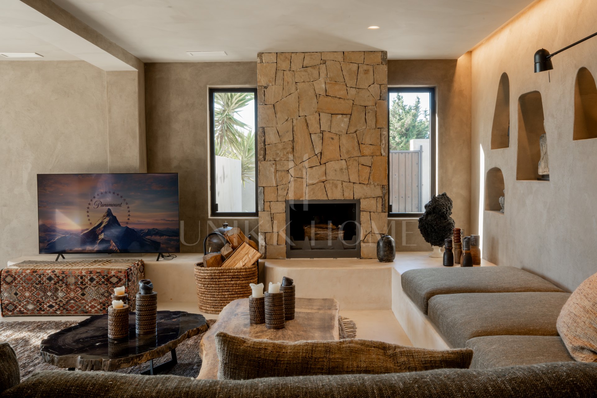 Single Luxury Villa in Selwo: Fusion of Exotic Styles with Sea Views