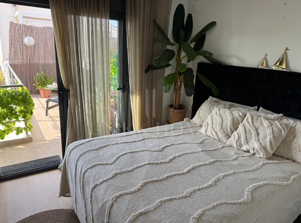 Elegante casa adosada de 3 dormitorios con vistas al mar en El Pirata – New Golden Mile, Estepona