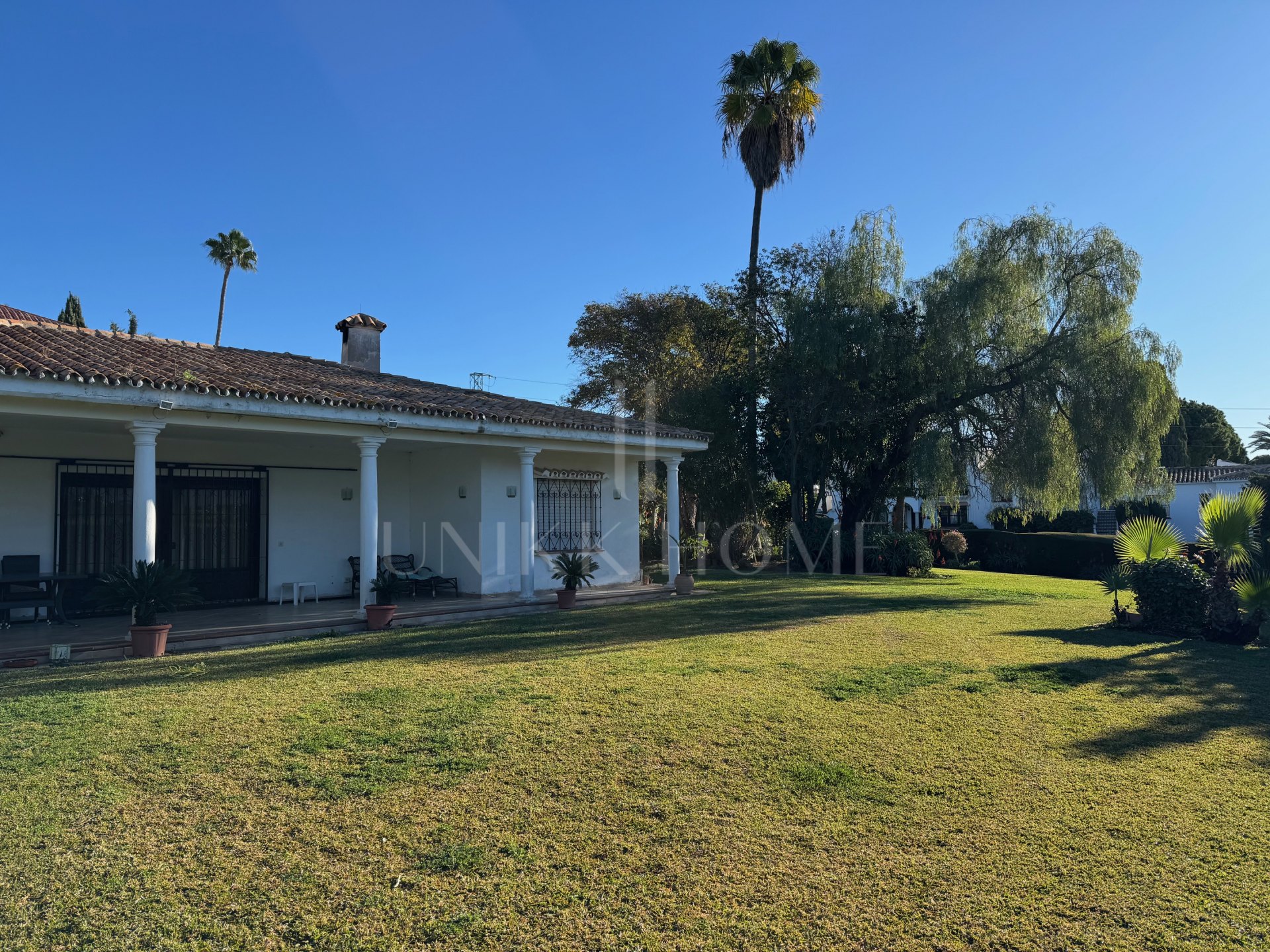 Villa con encanto y gran potencial en Paraíso Medio – New Golden Mile