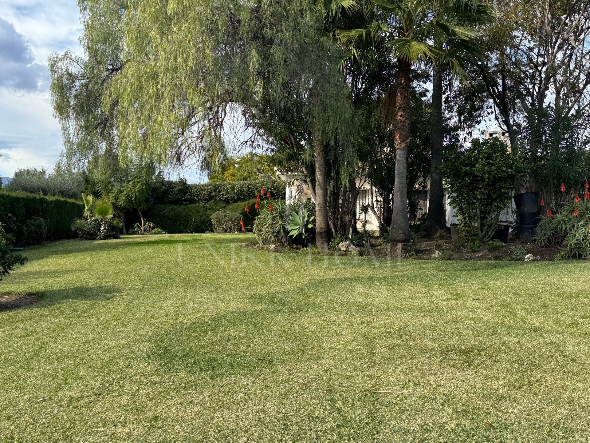 Villa con encanto y gran potencial en Paraíso Medio – New Golden Mile