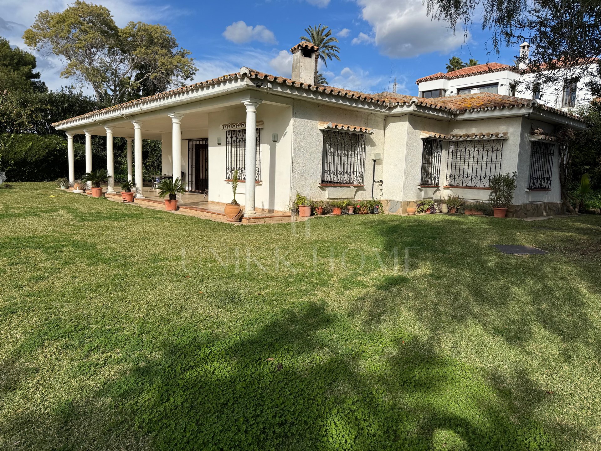 Villa con encanto y gran potencial en Paraíso Medio – New Golden Mile