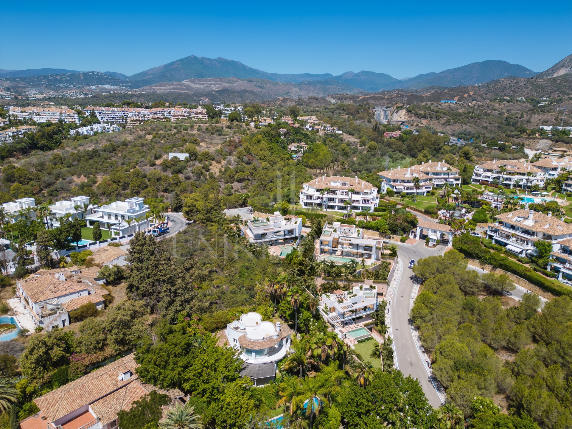 Villa en venta en Lomas del Virrey, Marbella Milla de Oro