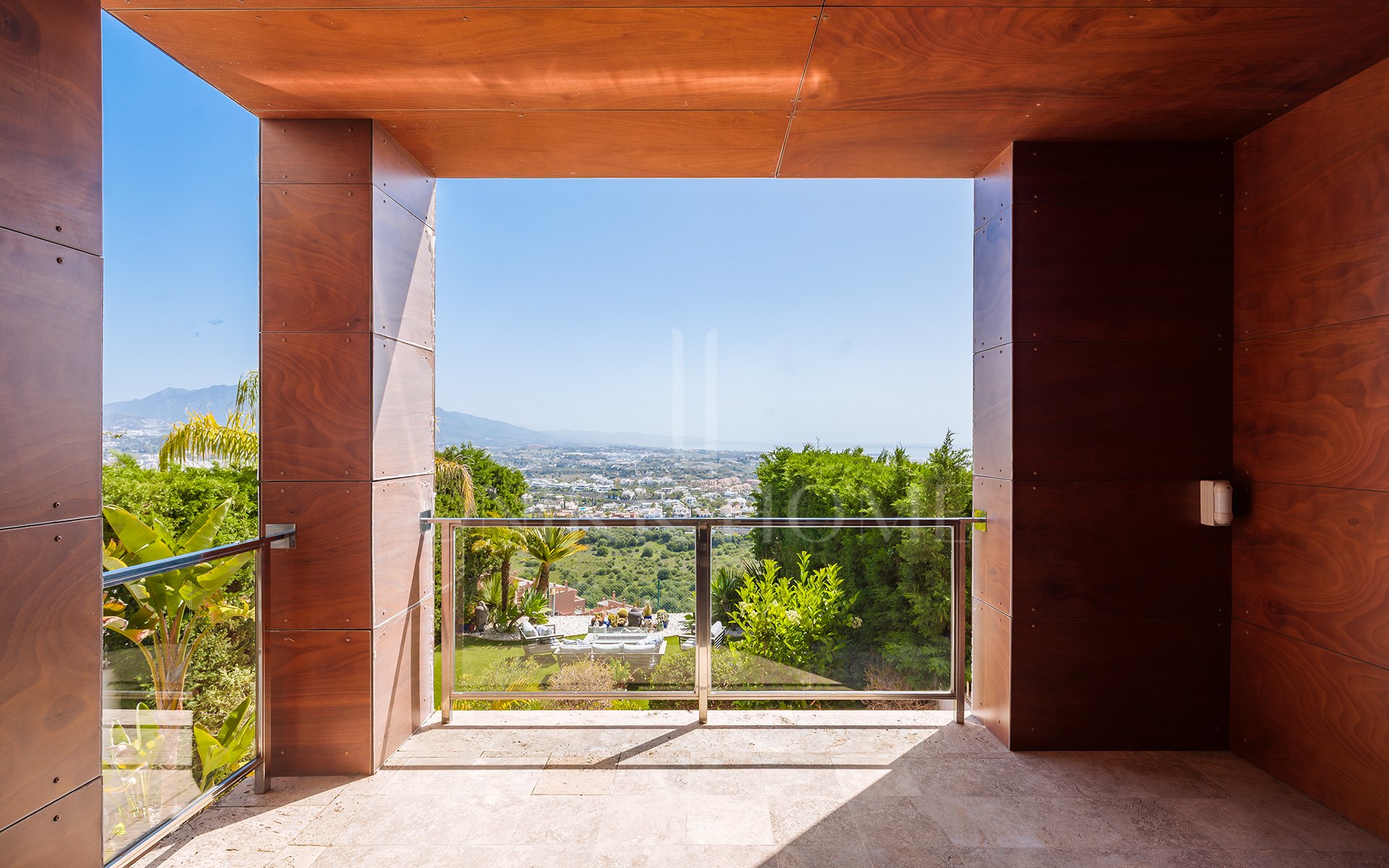 Contemporary Townhouse with Panoramic Views in a Gated Complex in Benahavís