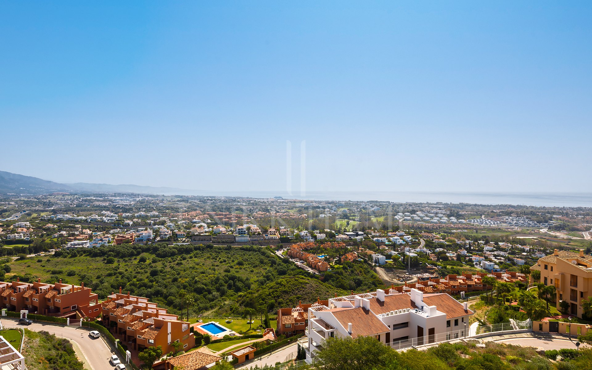 Contemporary Townhouse with Panoramic Views in a Gated Complex in Benahavís