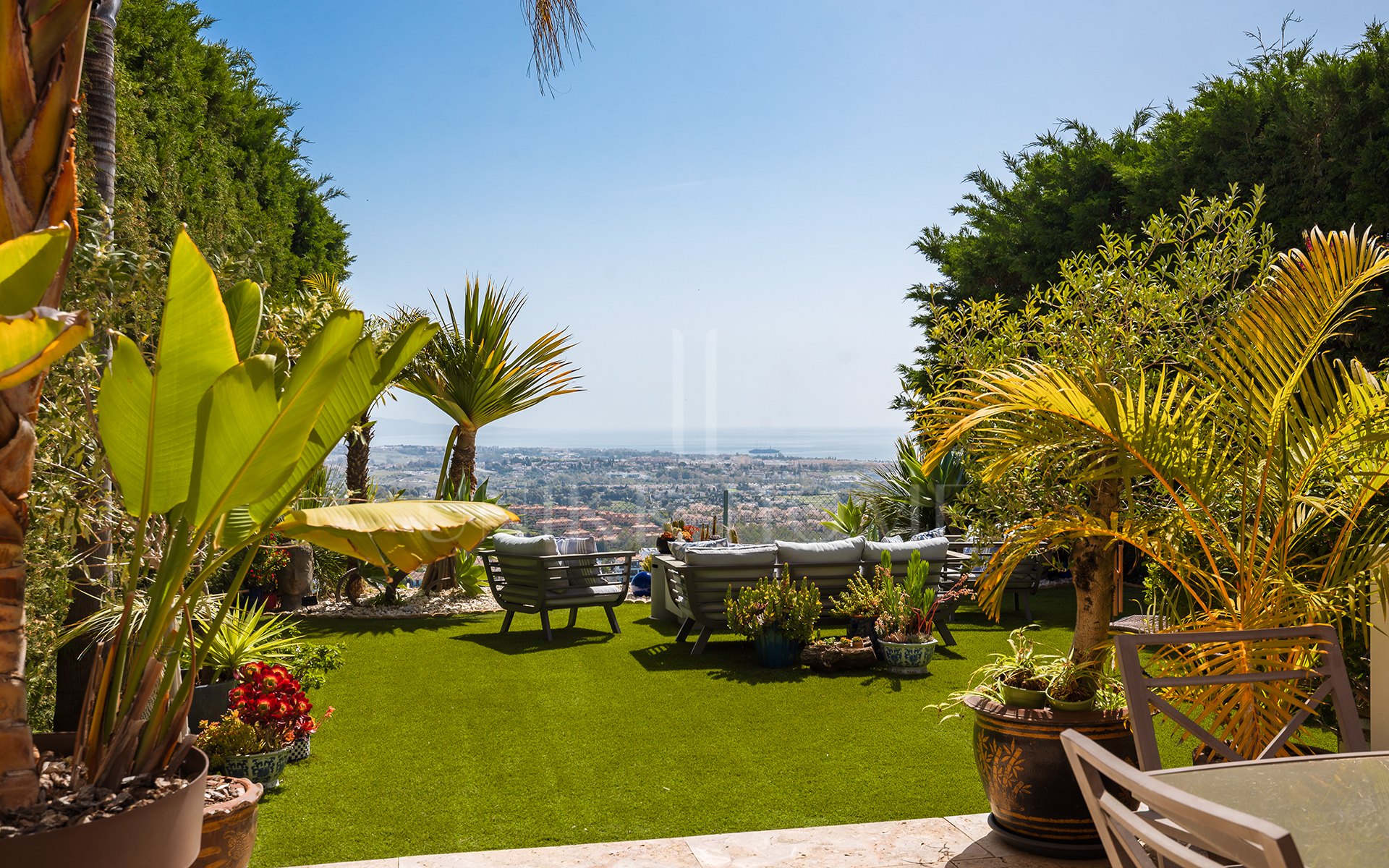 Contemporary Townhouse with Panoramic Views in a Gated Complex in Benahavís