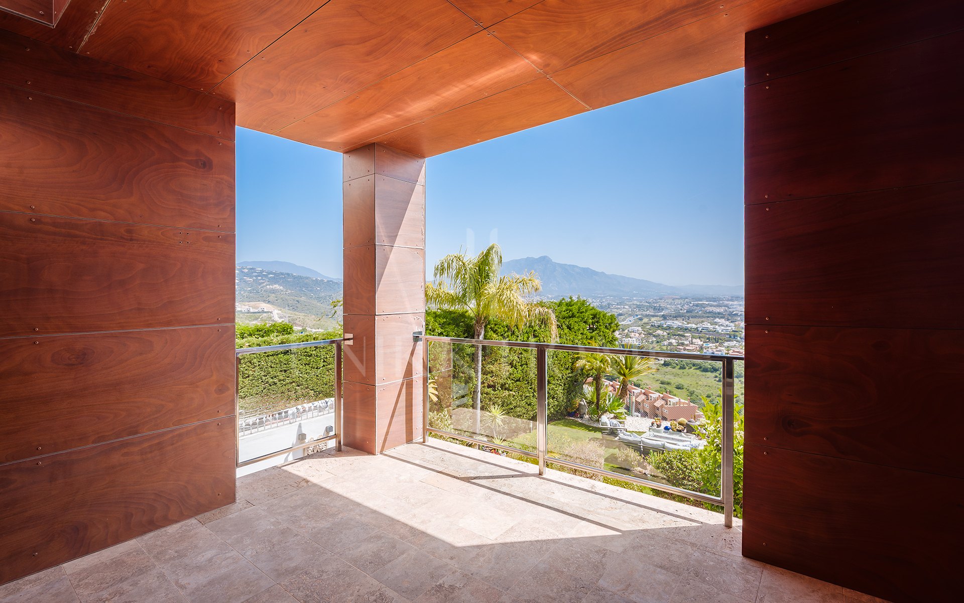 Contemporary Townhouse with Panoramic Views in a Gated Complex in Benahavís