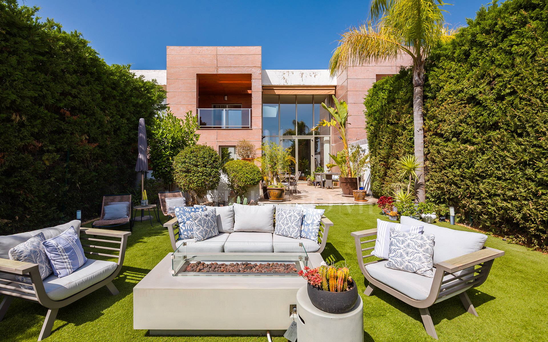 Contemporary Townhouse with Panoramic Views in a Gated Complex in Benahavís