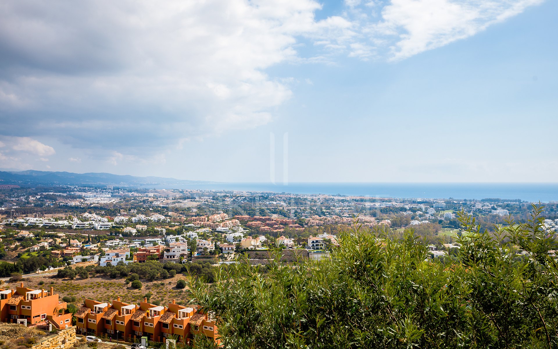 Contemporary Townhouse with Panoramic Views in a Gated Complex in Benahavís
