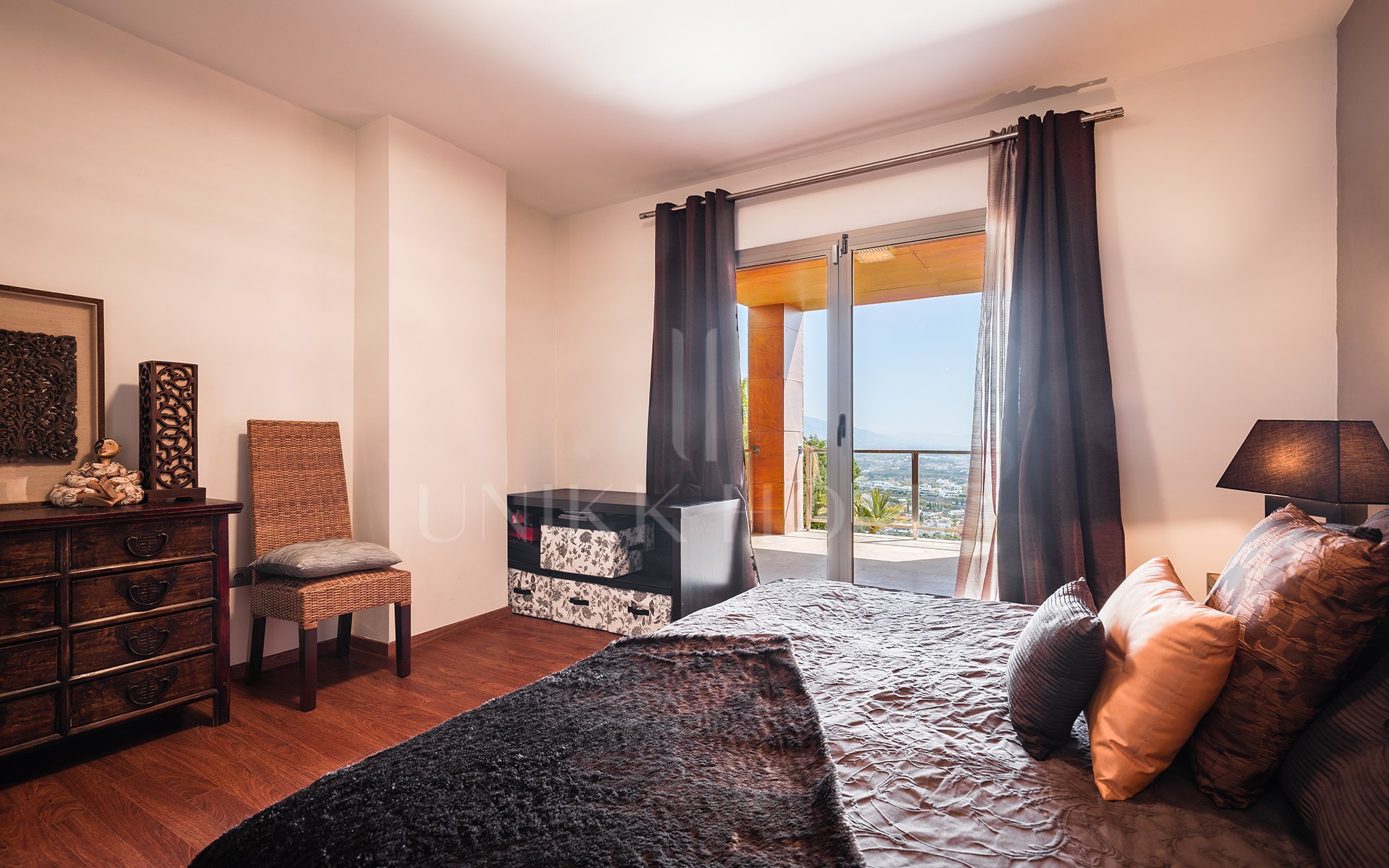 Contemporary Townhouse with Panoramic Views in a Gated Complex in Benahavís