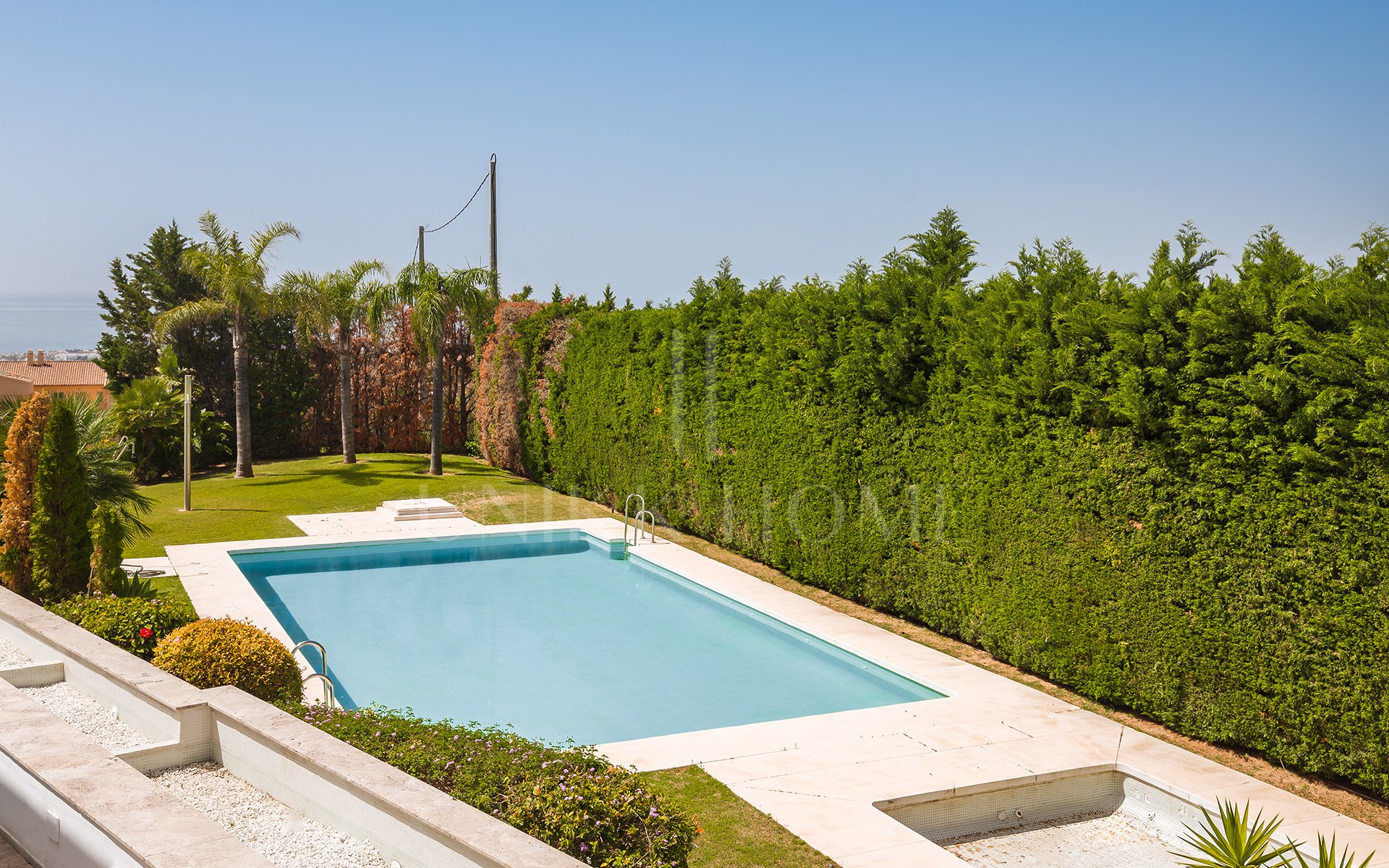 Contemporary Townhouse with Panoramic Views in a Gated Complex in Benahavís