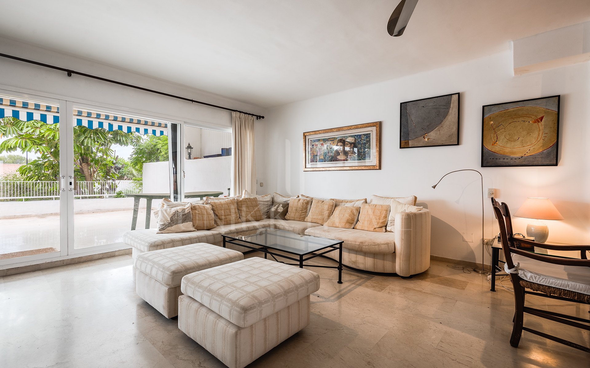 Elegante dúplex con orientación sur y amplias terrazas en Río Real, Marbella este