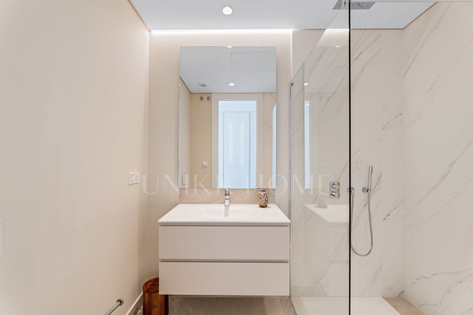 Contemporary Ground-Floor Apartment with Panoramic Views in The View, Benahavís
