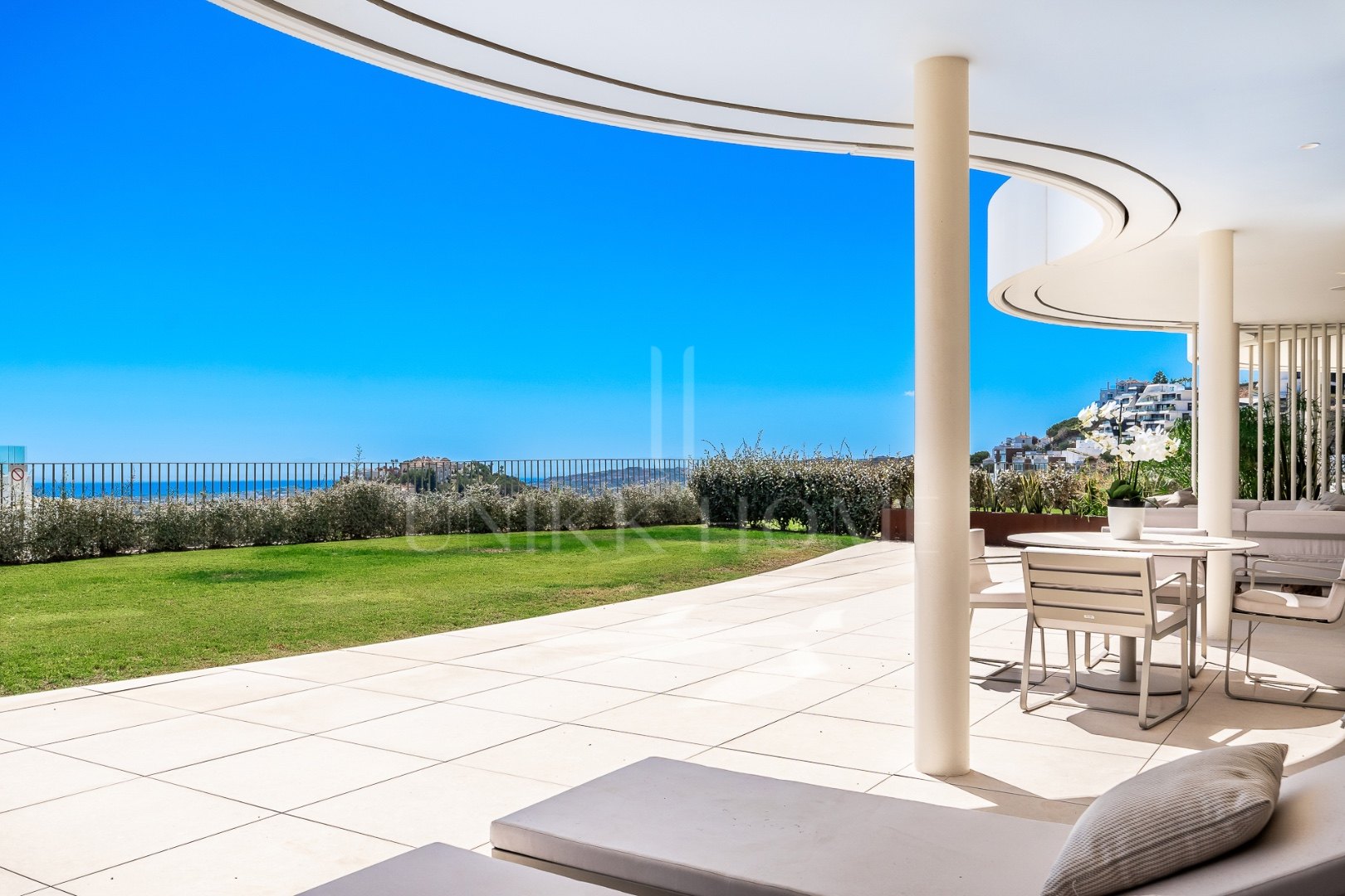 Contemporary Ground-Floor Apartment with Panoramic Views in The View, Benahavís